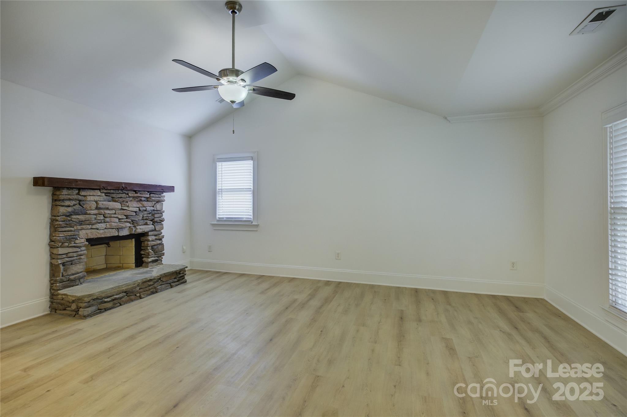 448 N Summit Avenue