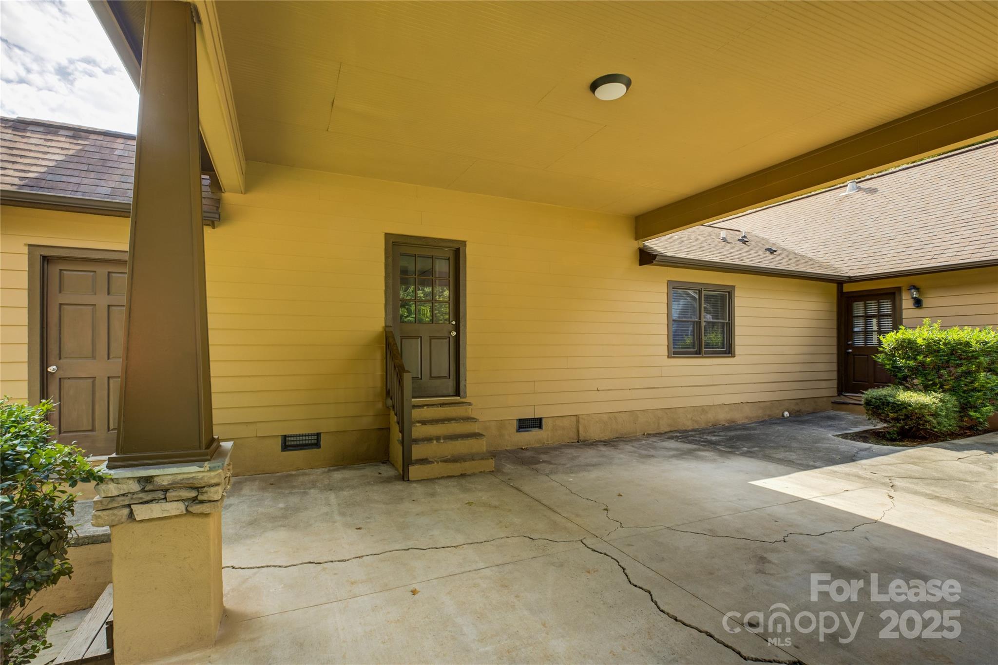 448 N Summit Avenue