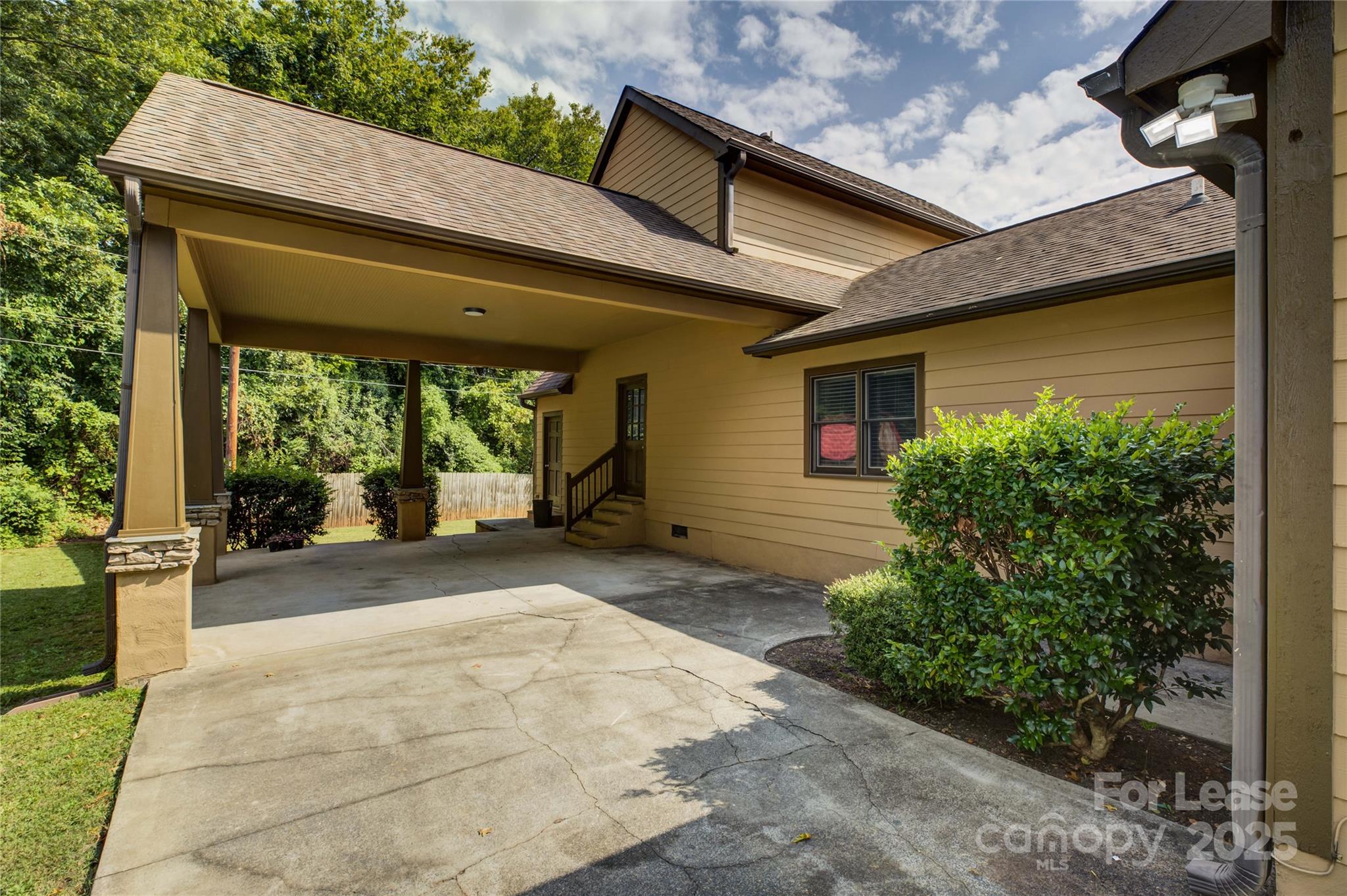 448 N Summit Avenue