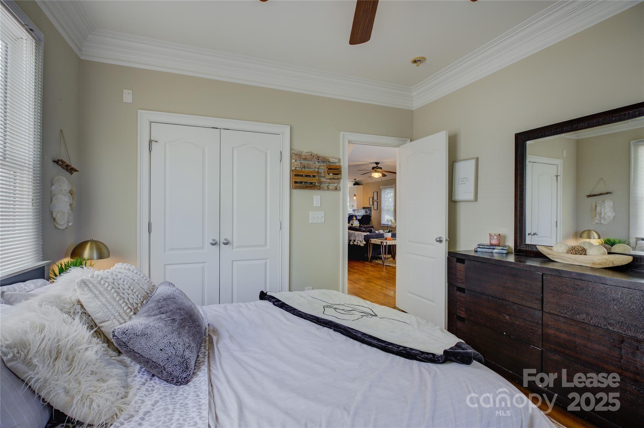 909 Woodruff Place