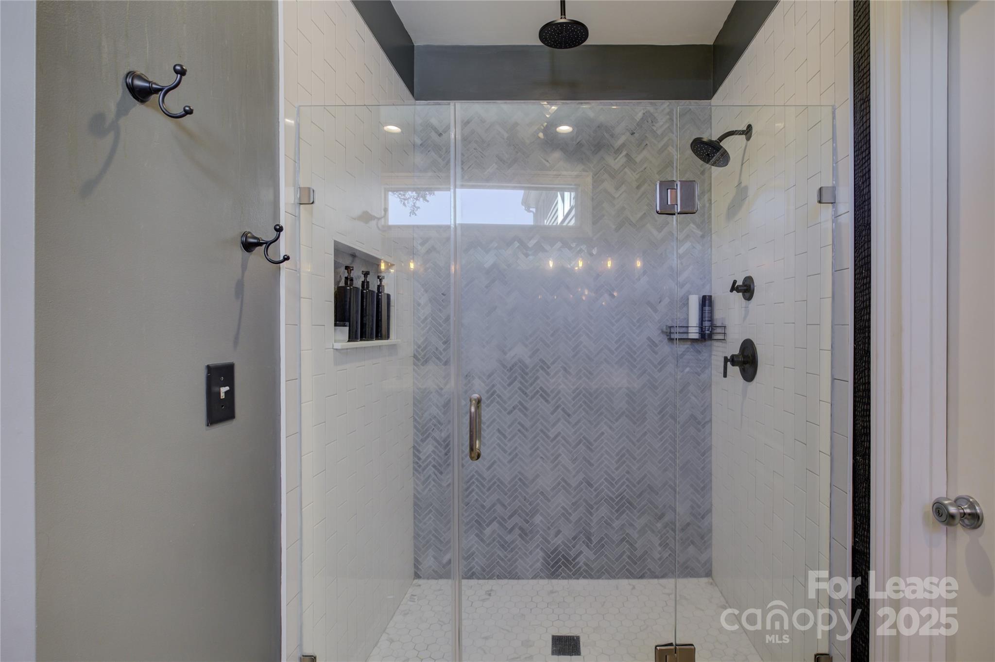 909 Woodruff Place