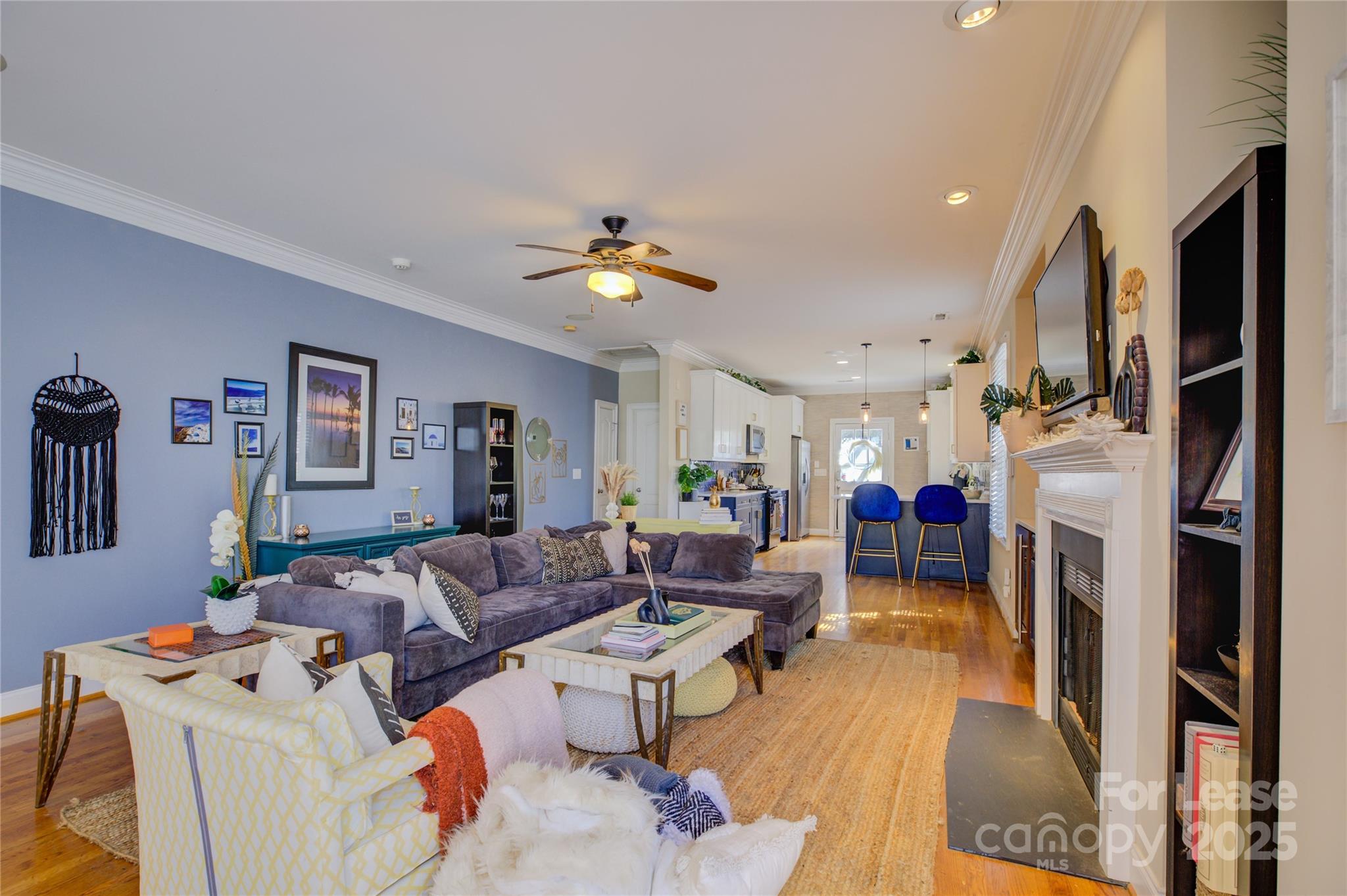 909 Woodruff Place