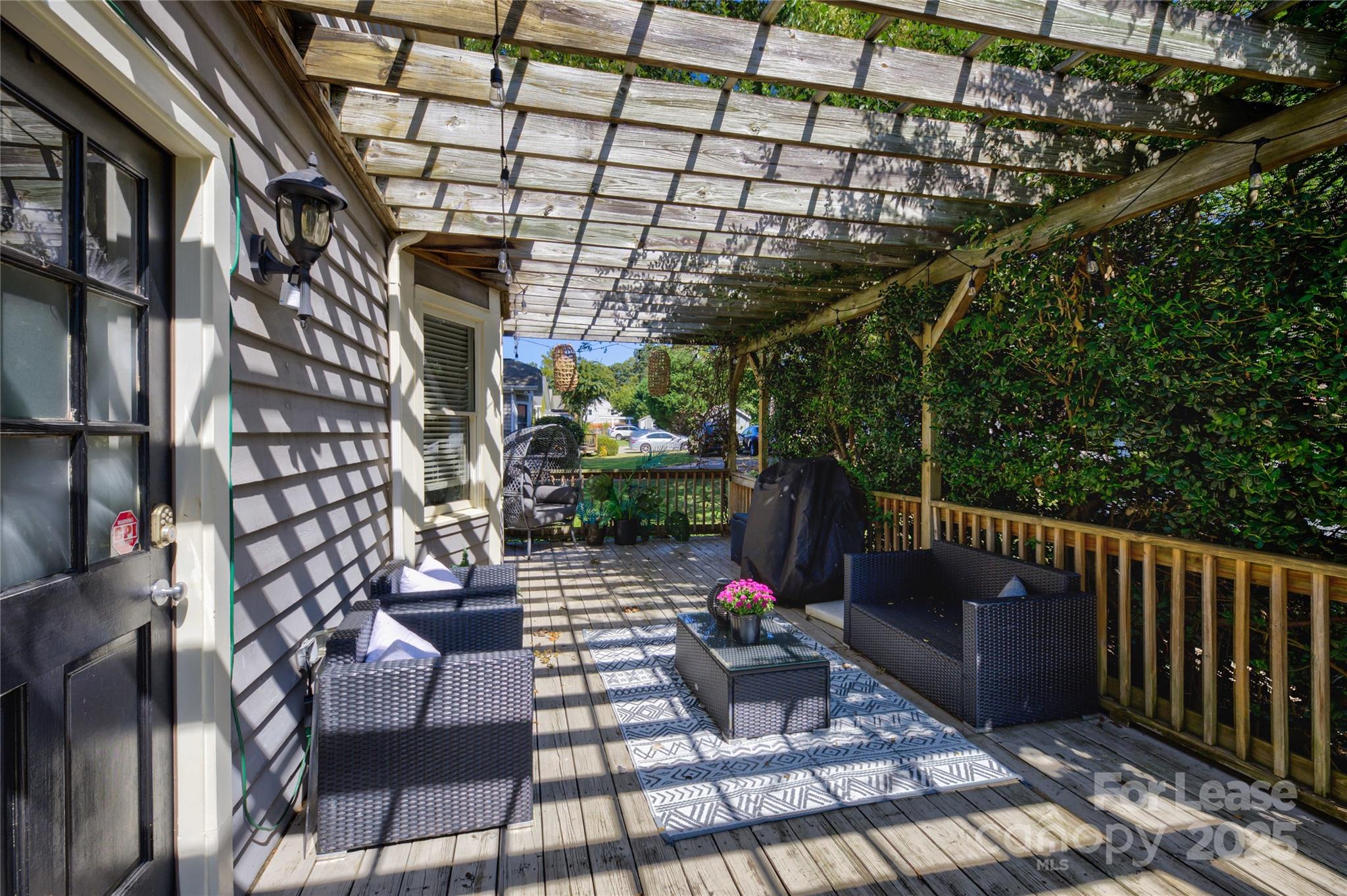 909 Woodruff Place