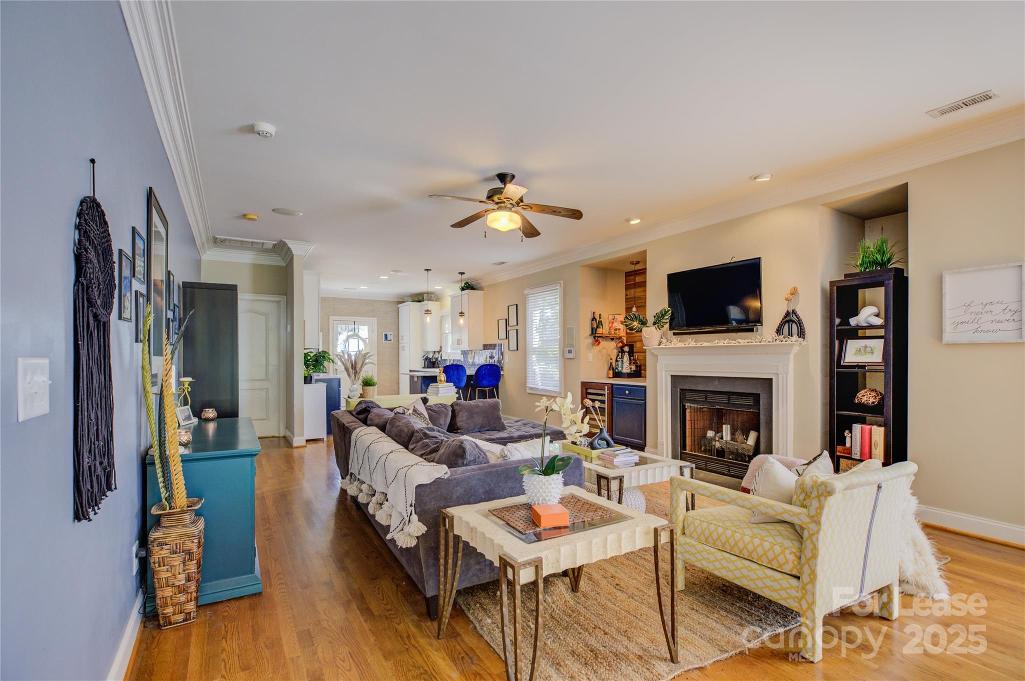 909 Woodruff Place