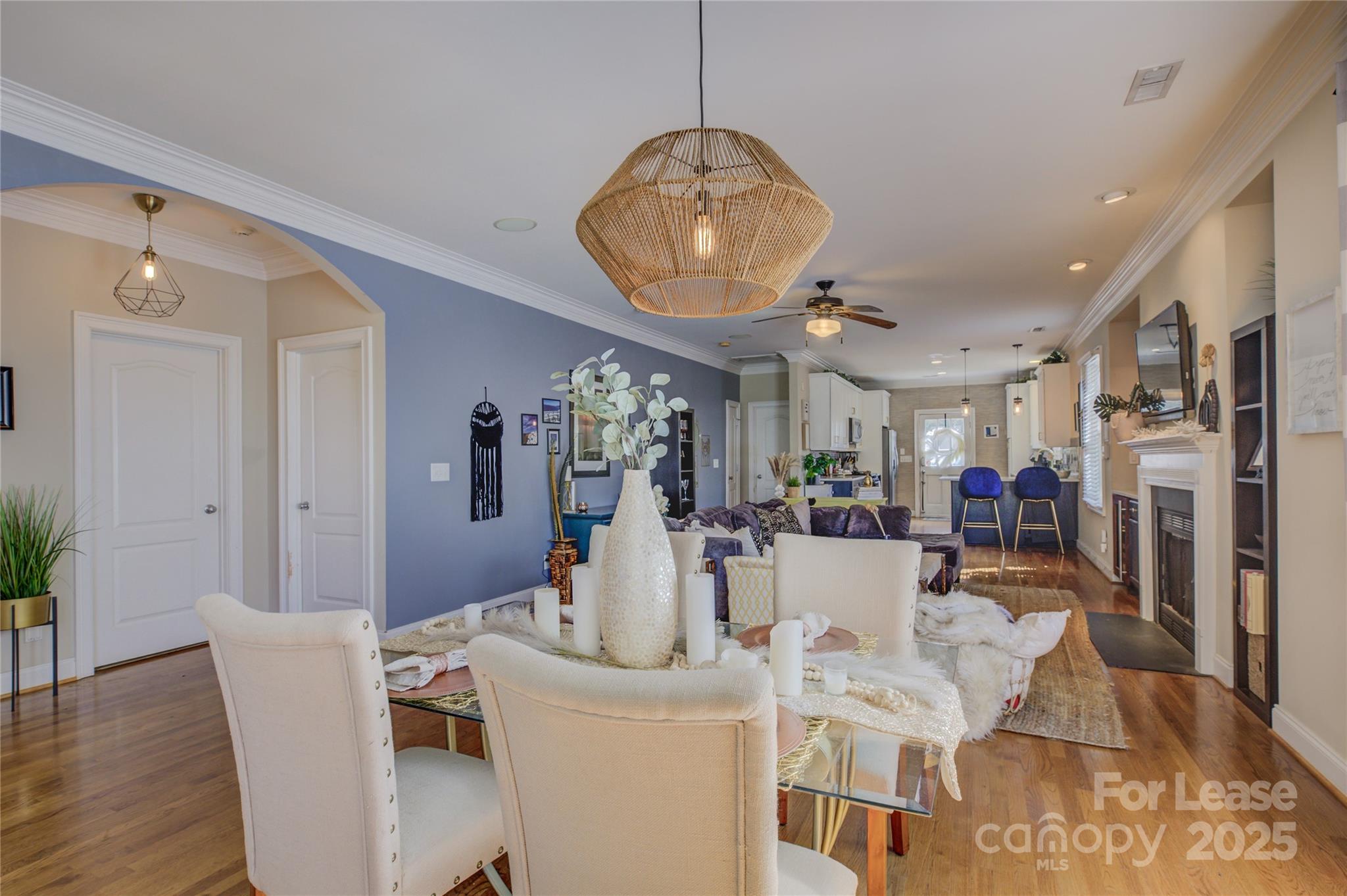 909 Woodruff Place