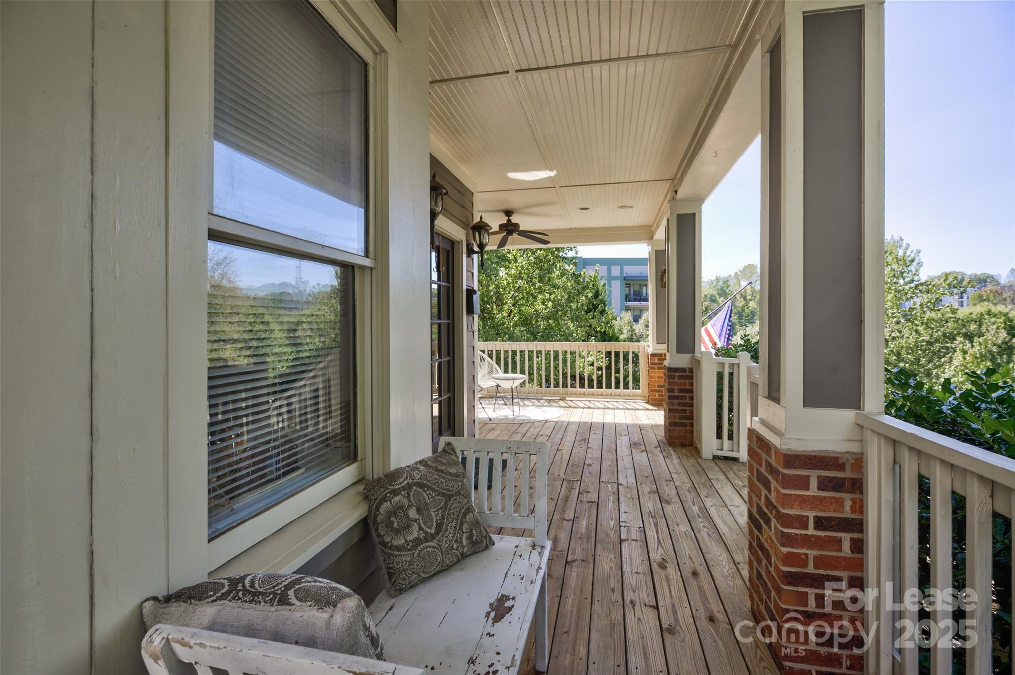 909 Woodruff Place