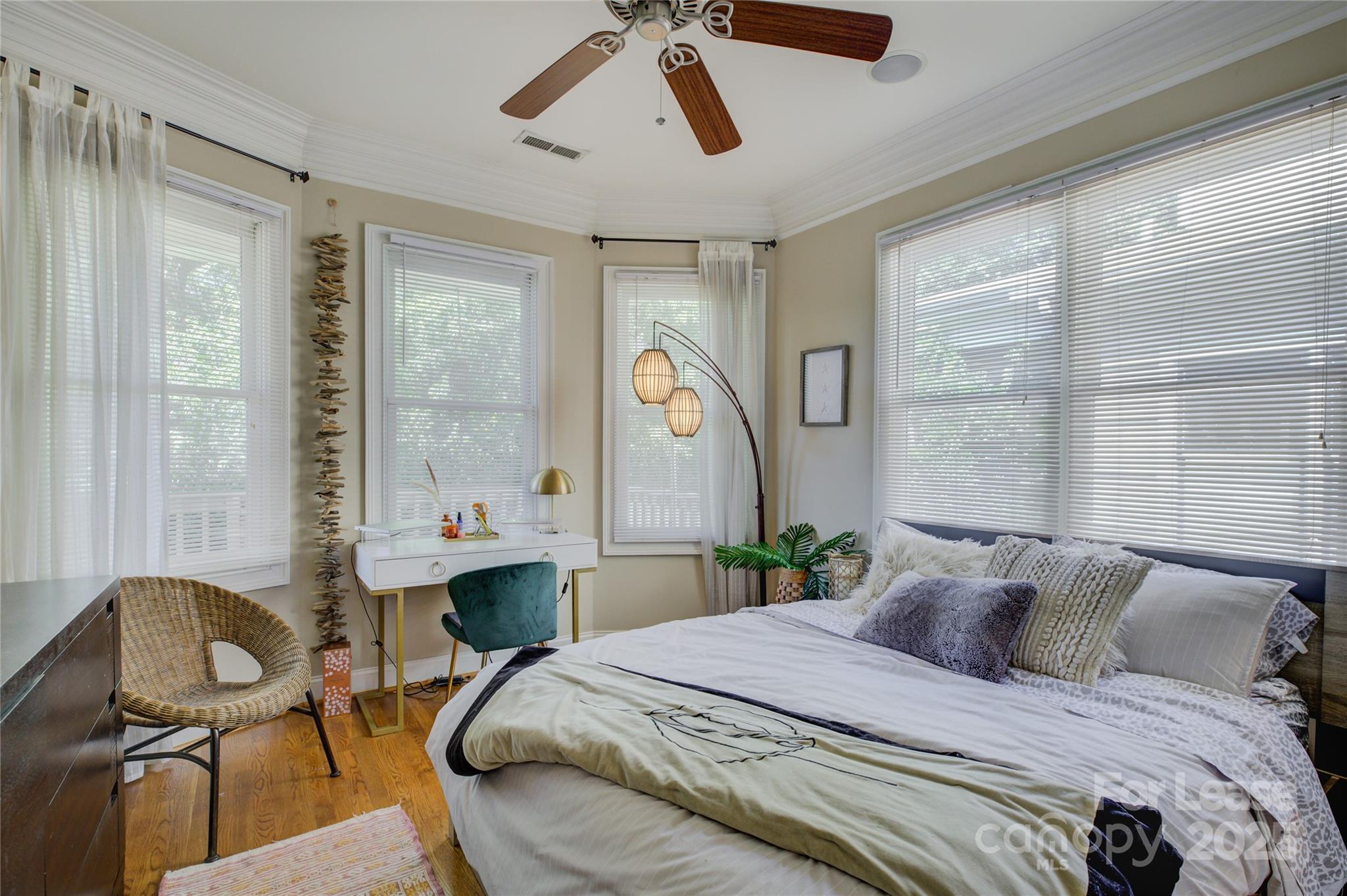 909 Woodruff Place