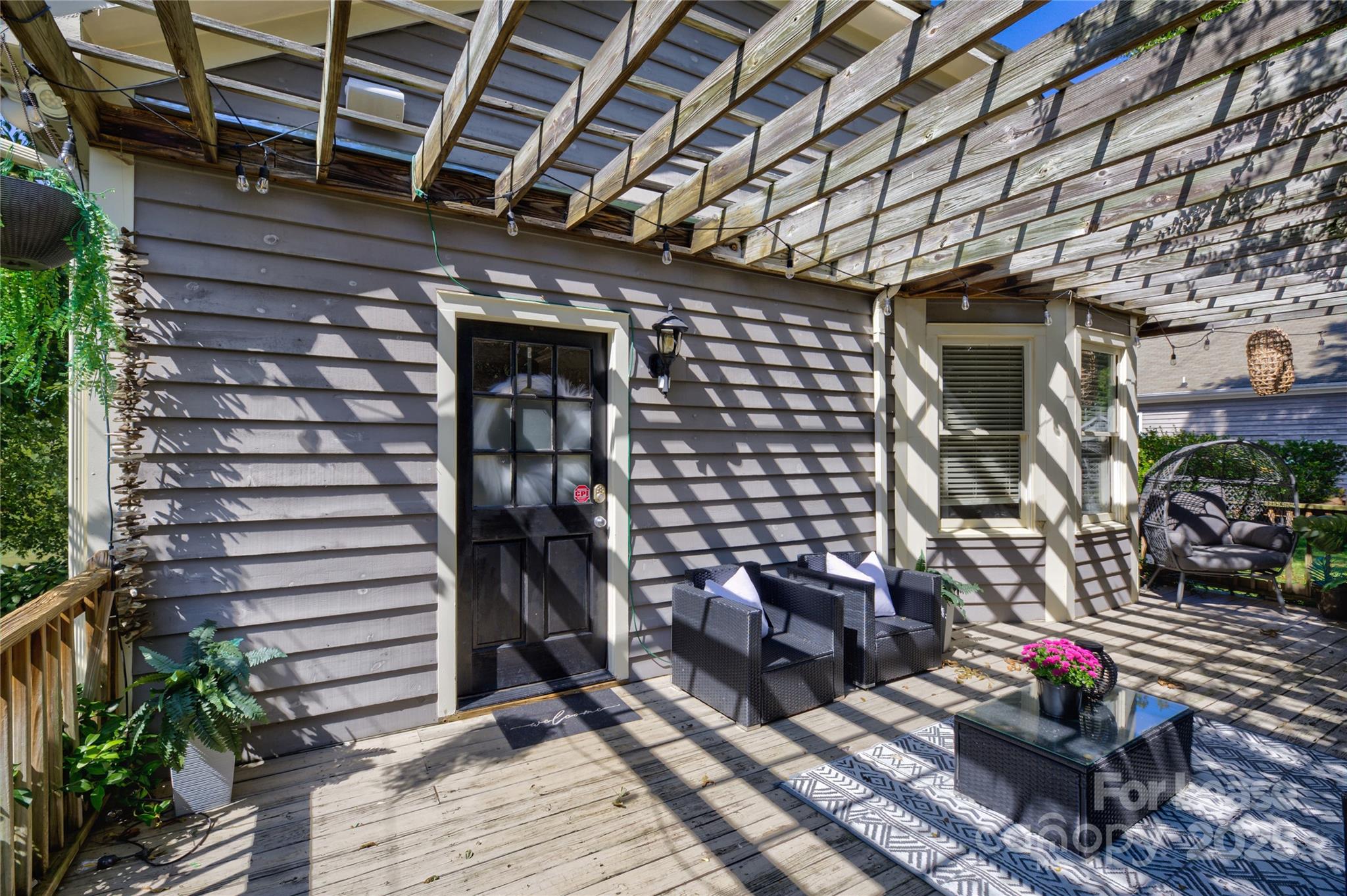 909 Woodruff Place