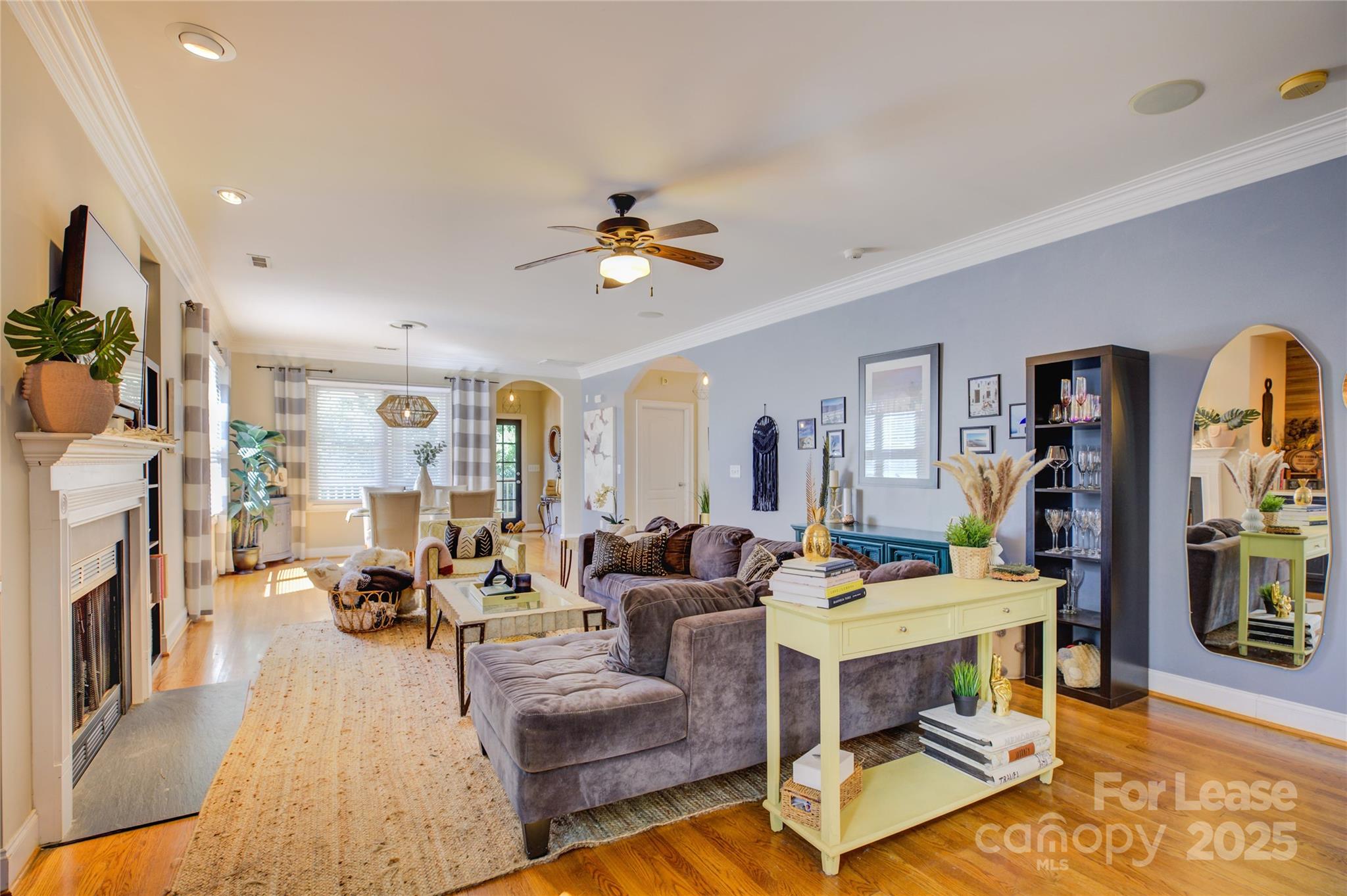 909 Woodruff Place