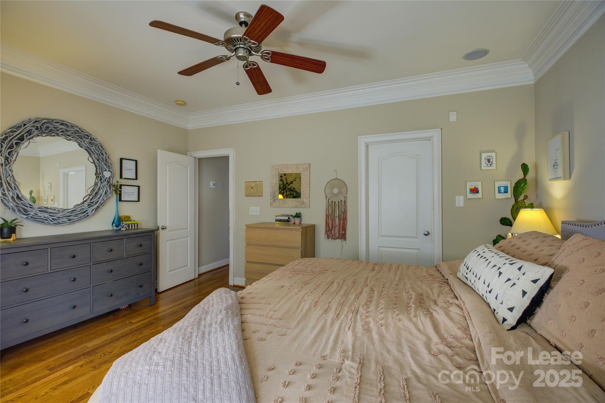 909 Woodruff Place