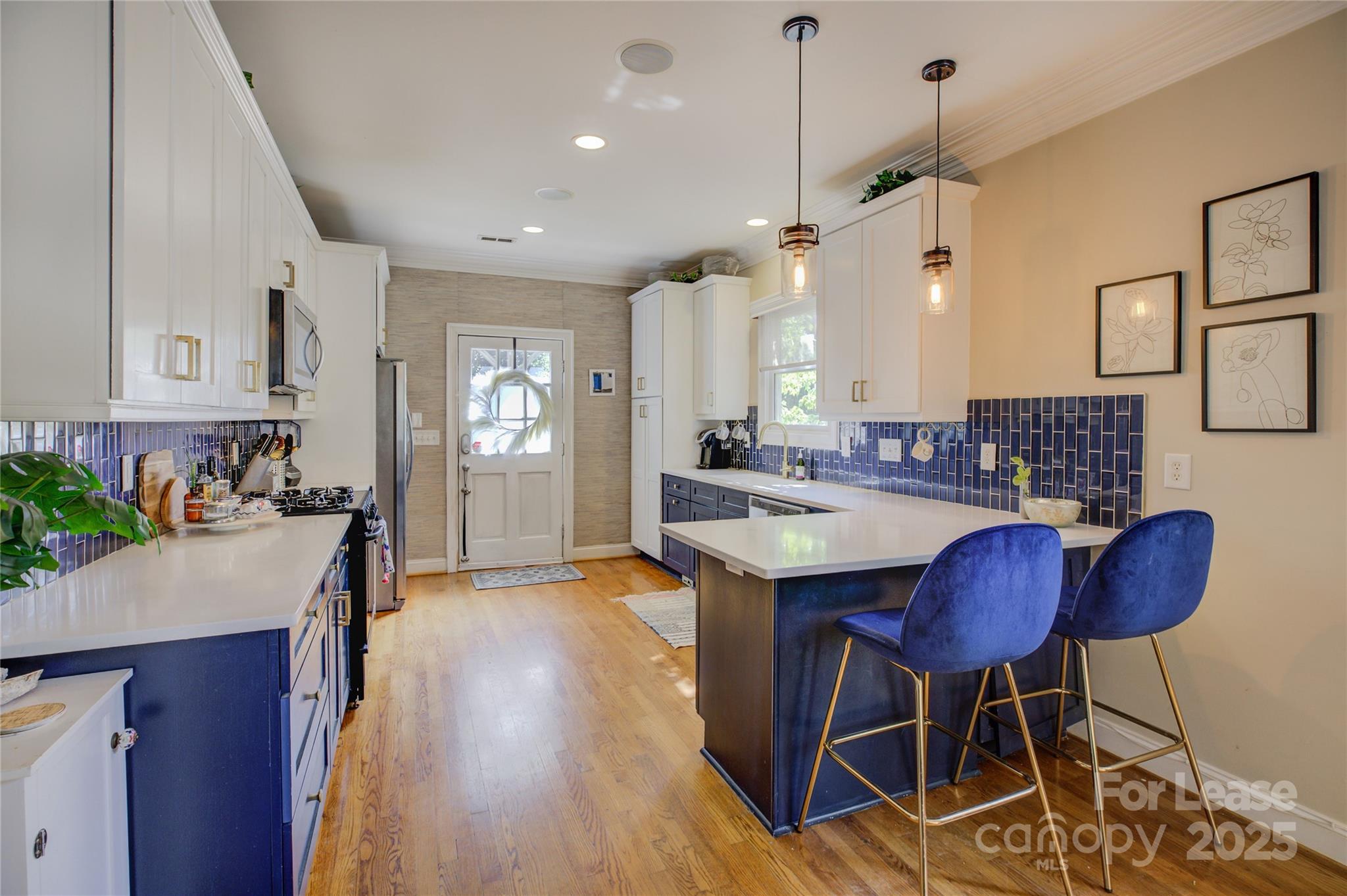 909 Woodruff Place