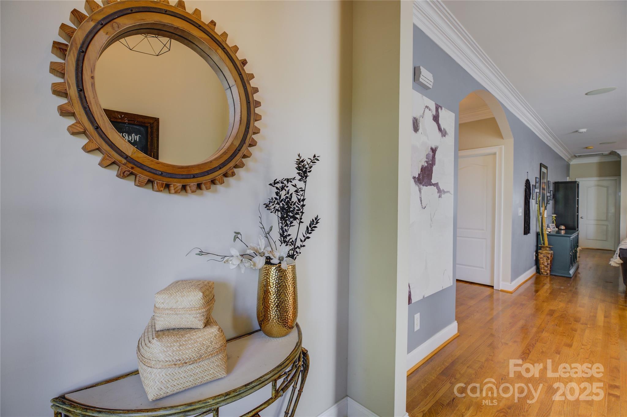 909 Woodruff Place