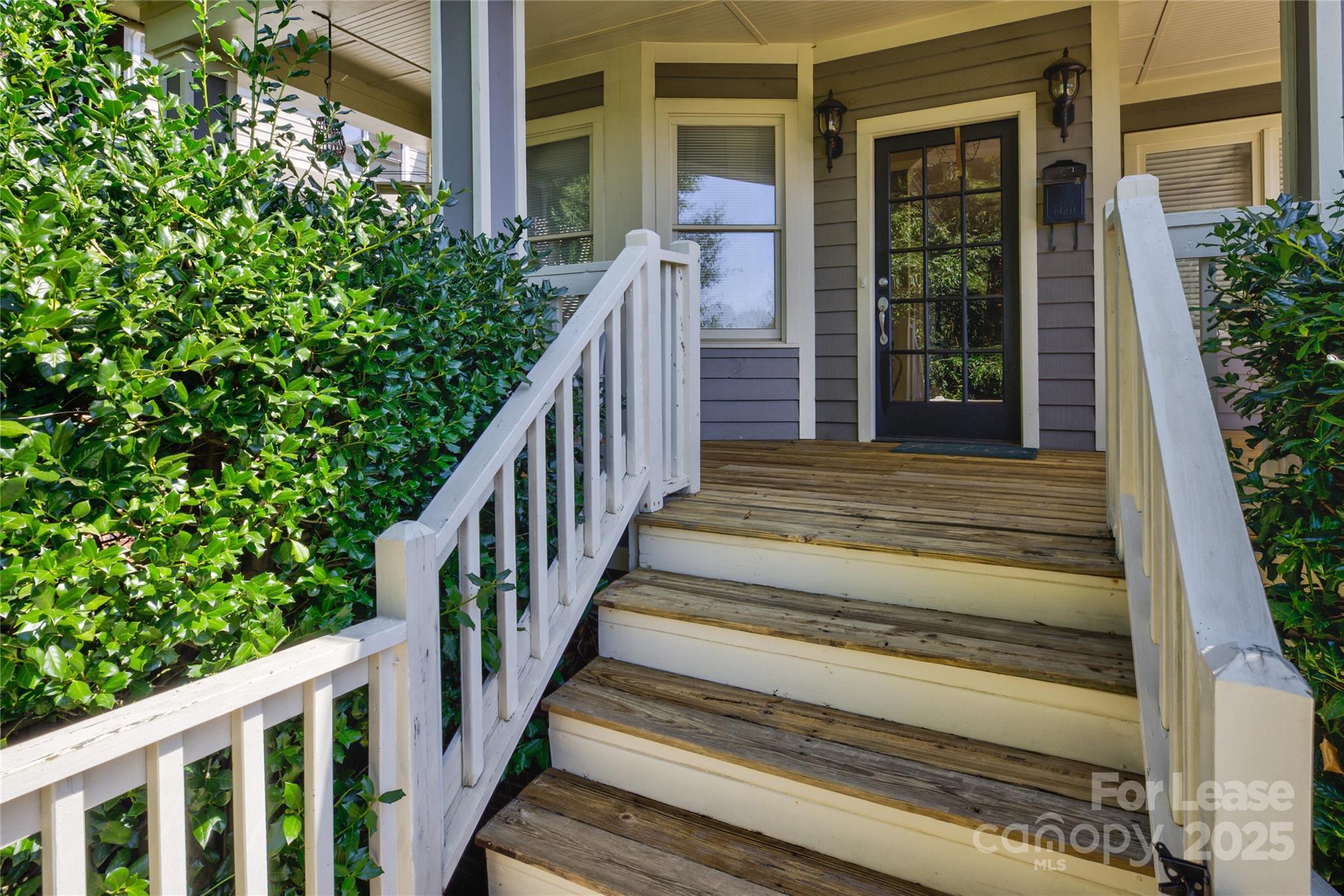 909 Woodruff Place