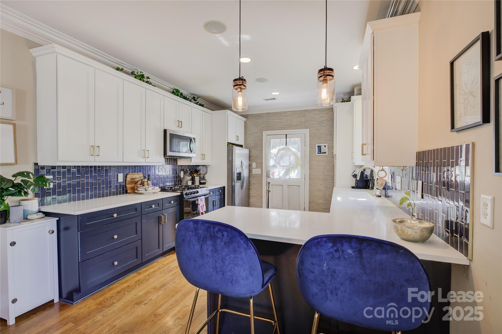 909 Woodruff Place