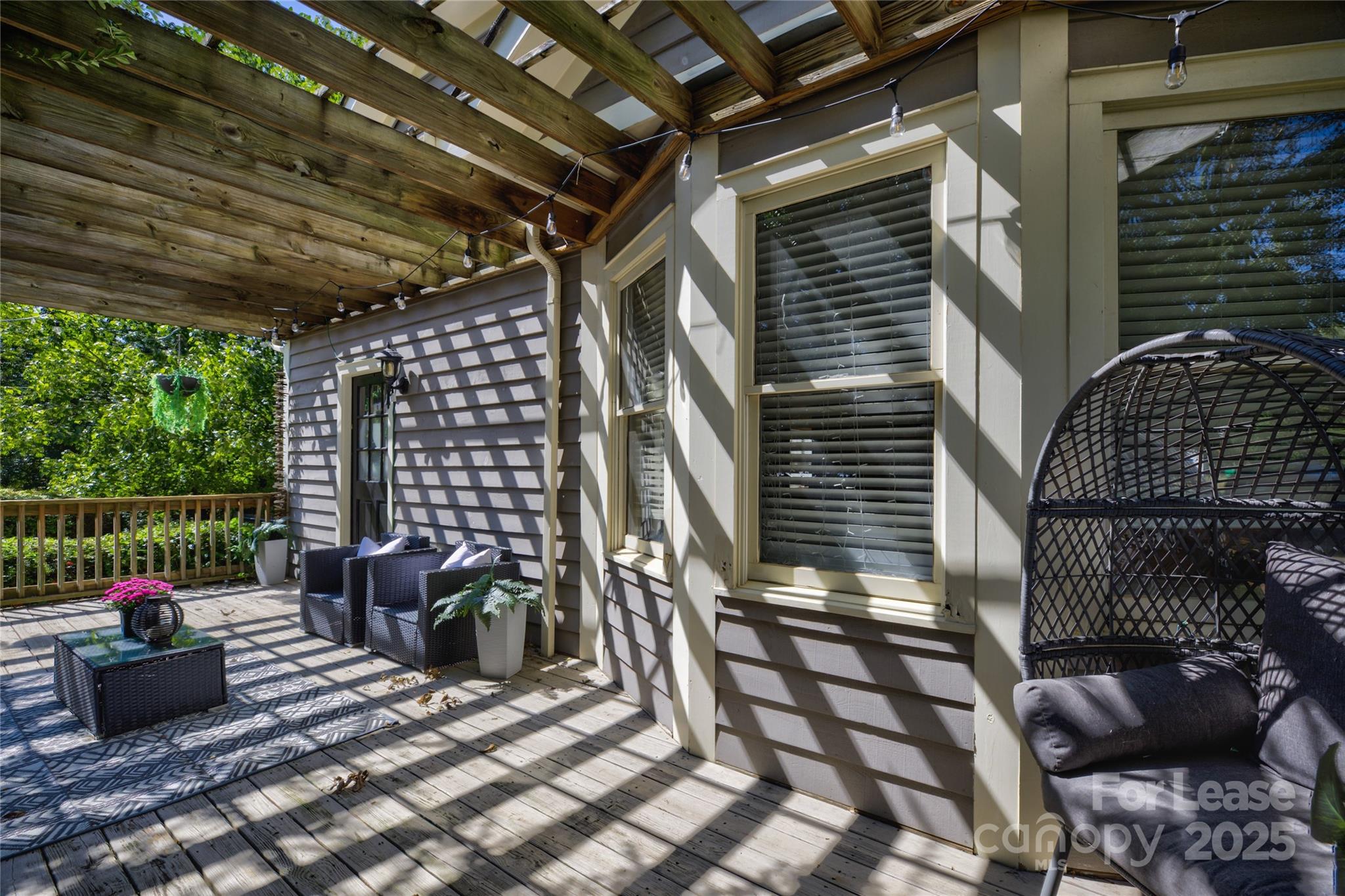 909 Woodruff Place