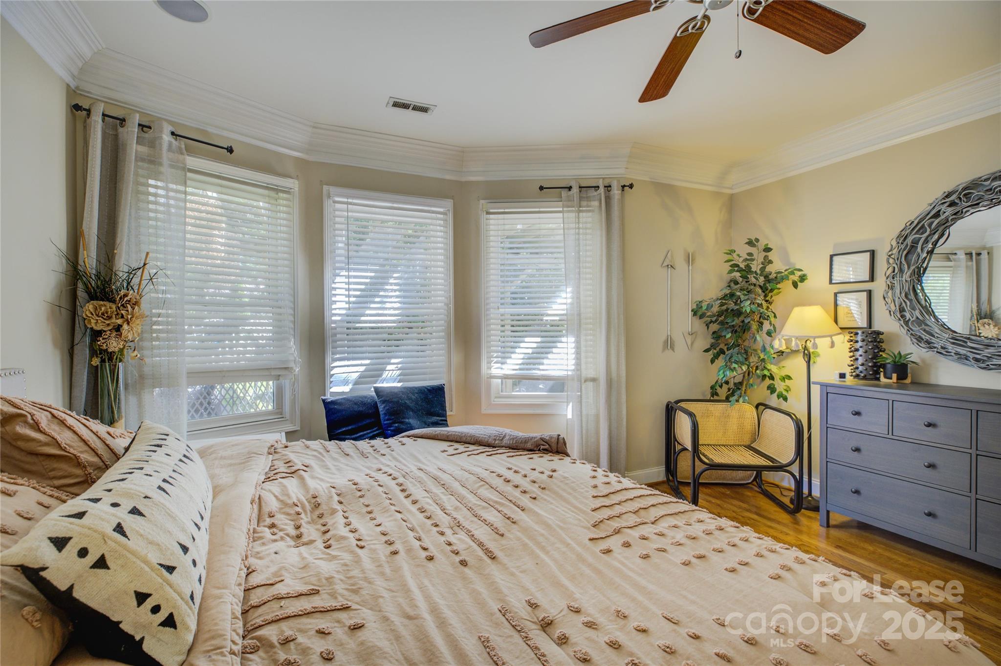 909 Woodruff Place