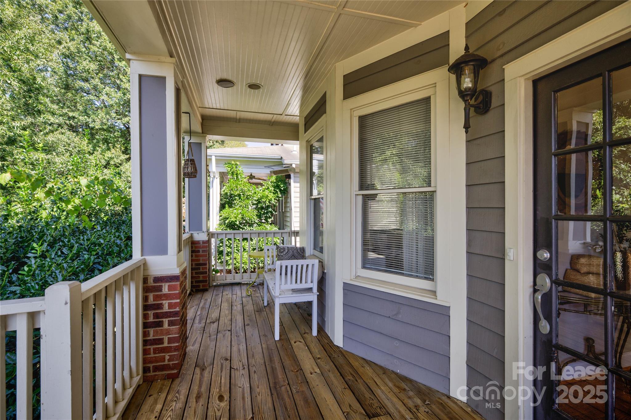 909 Woodruff Place