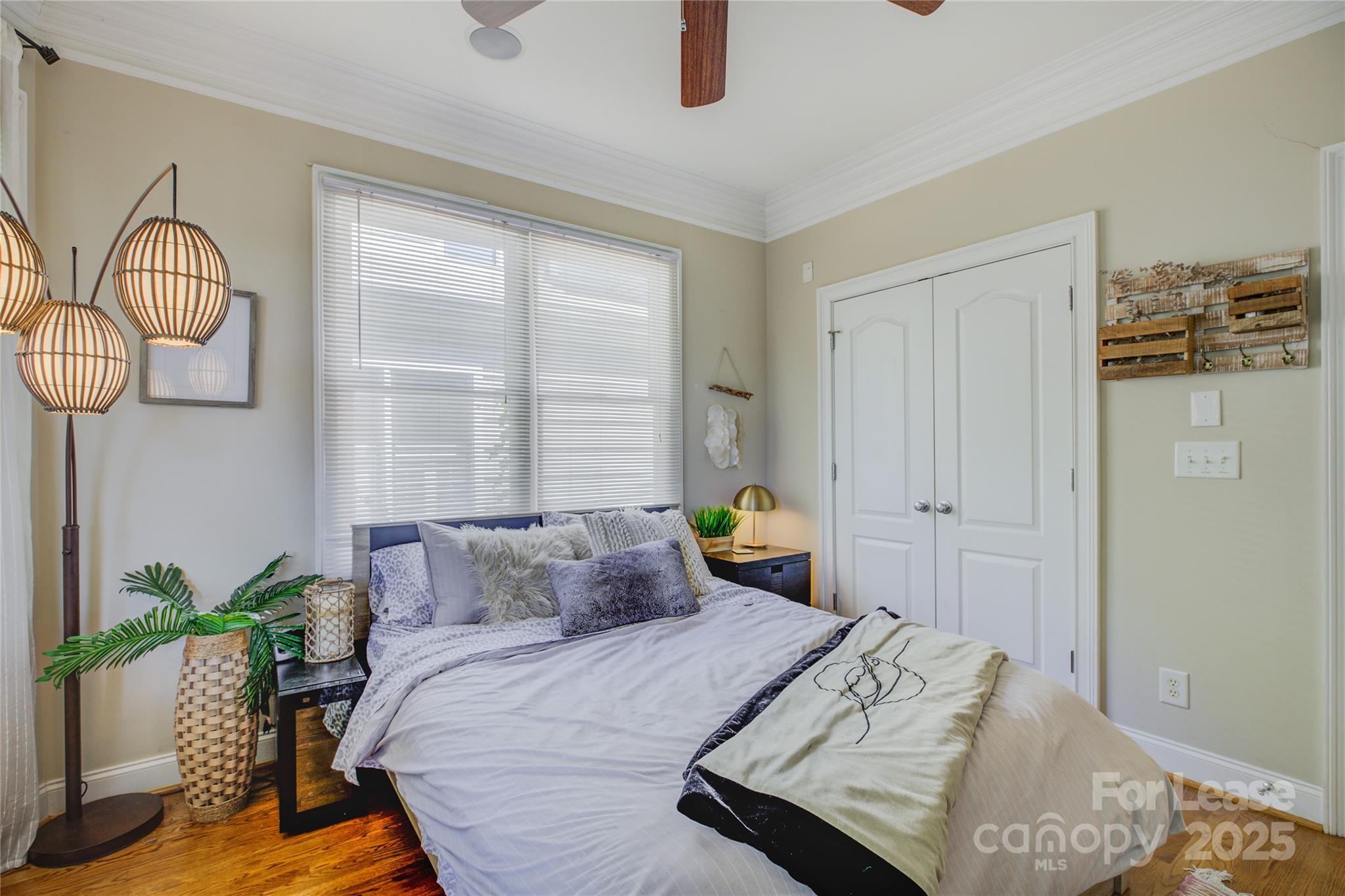 909 Woodruff Place
