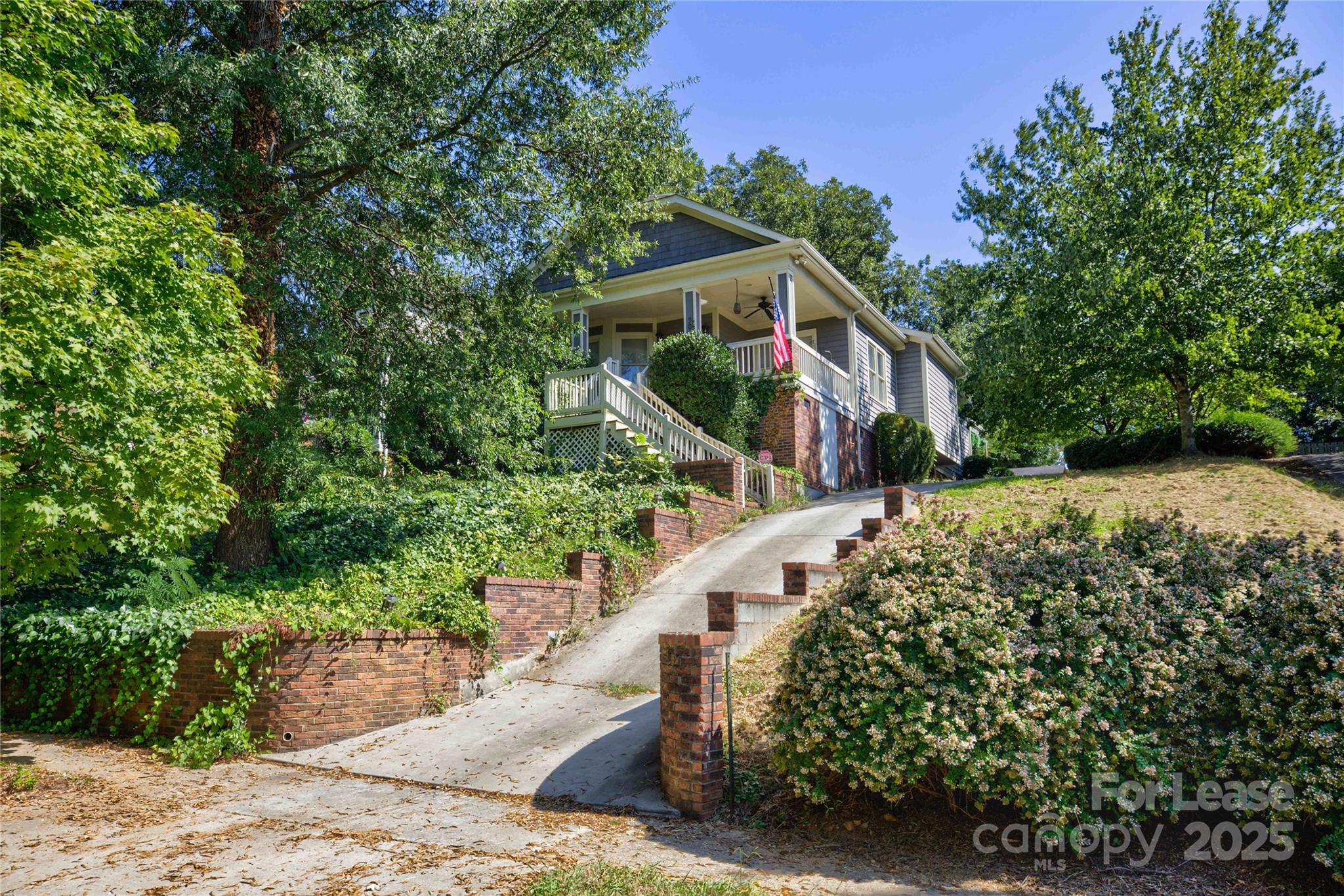 909 Woodruff Place
