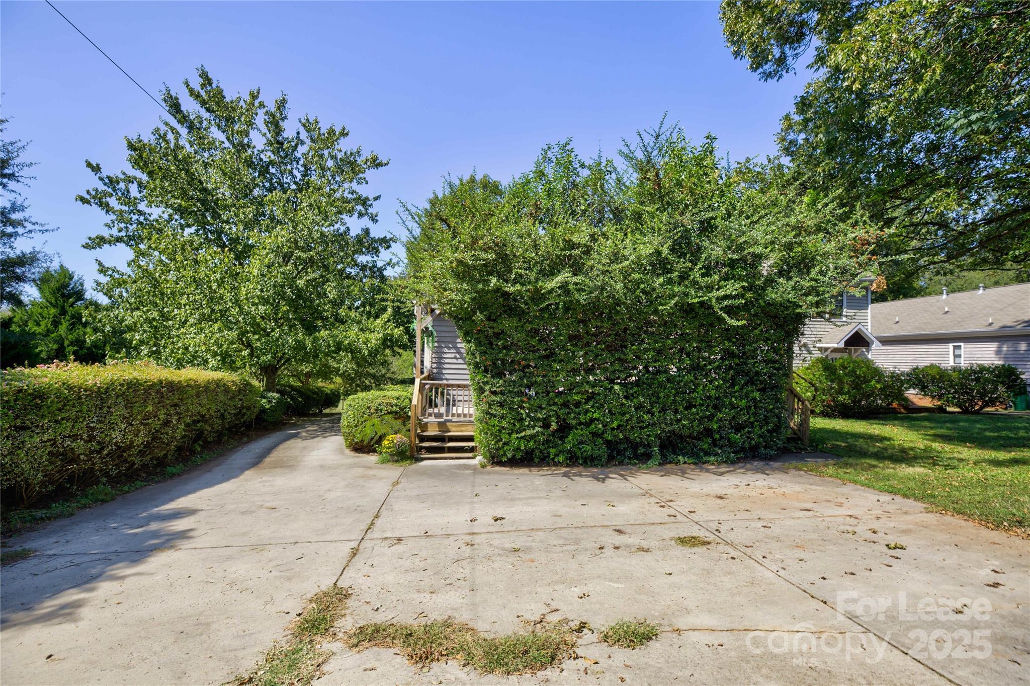 909 Woodruff Place