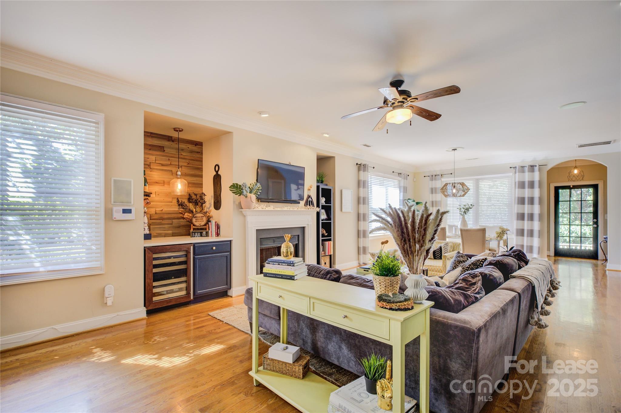 909 Woodruff Place