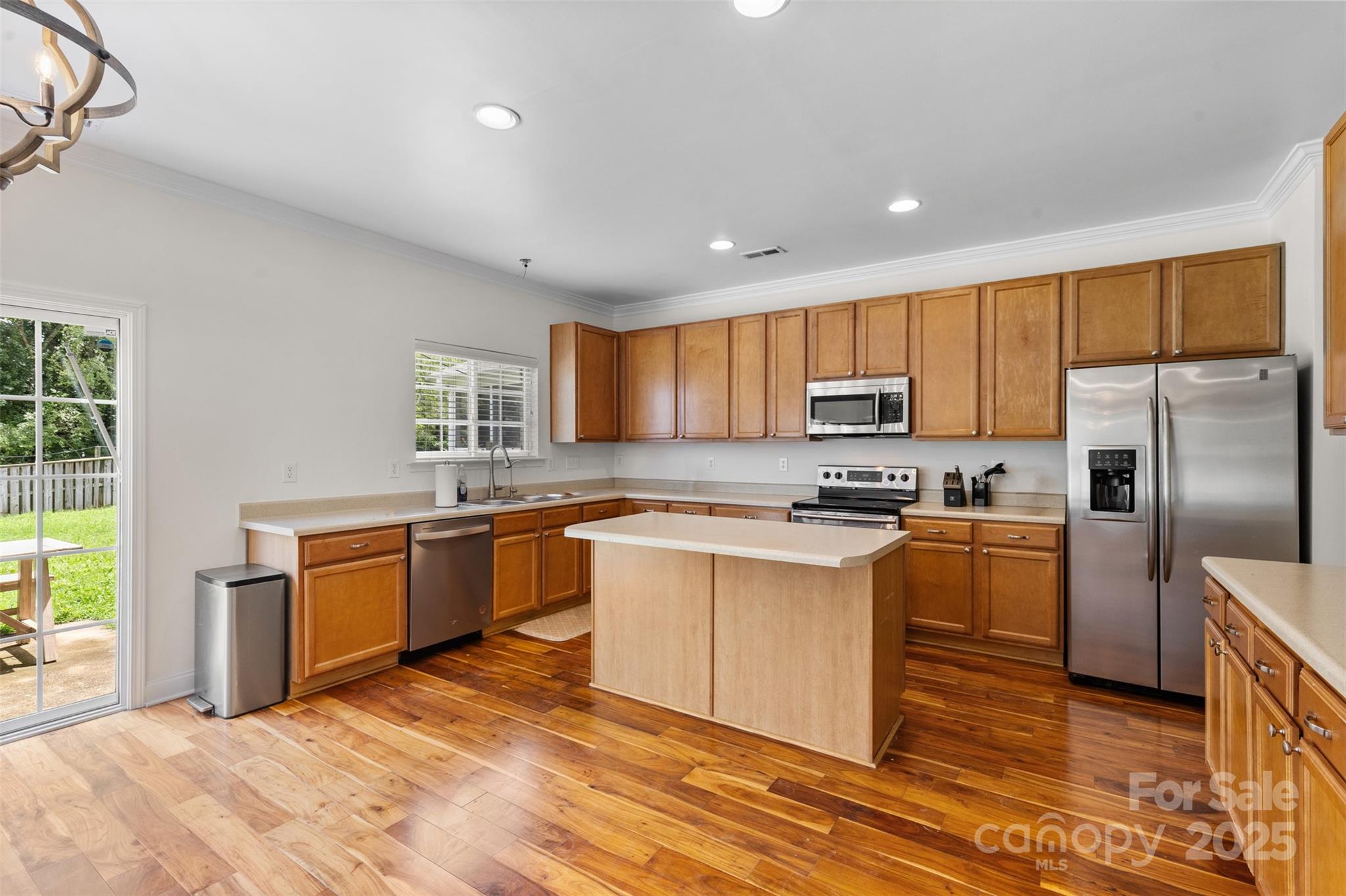 15115 Superior Street