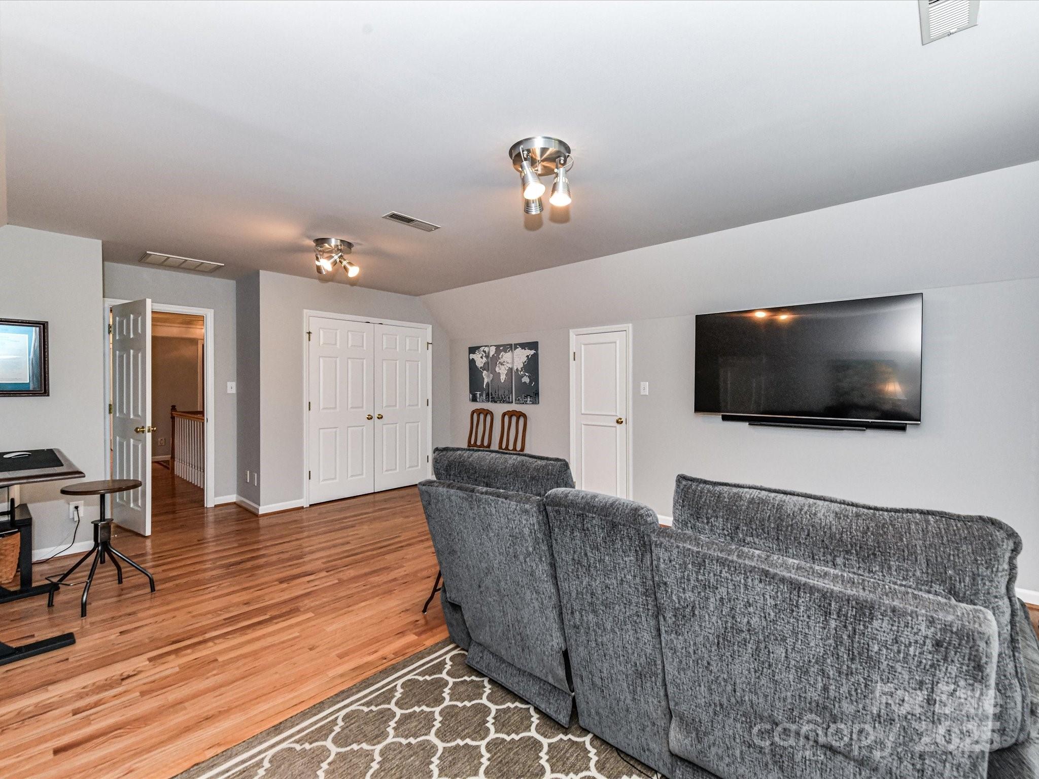 3401 Cresta Court