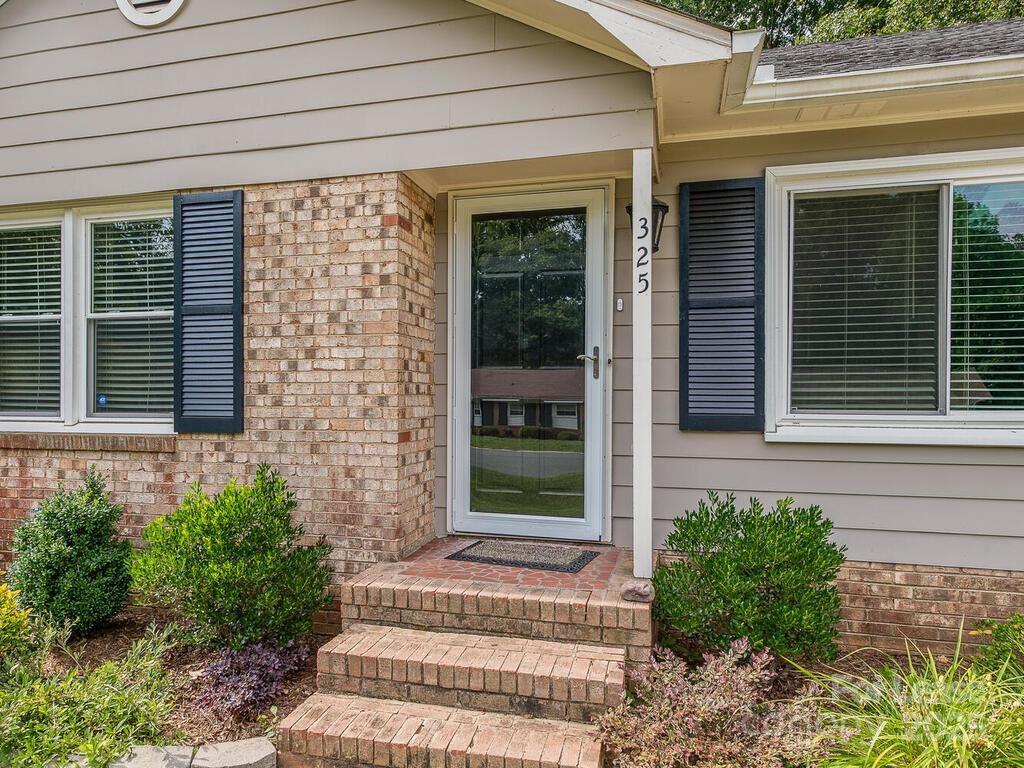 325 Clearbrook Road