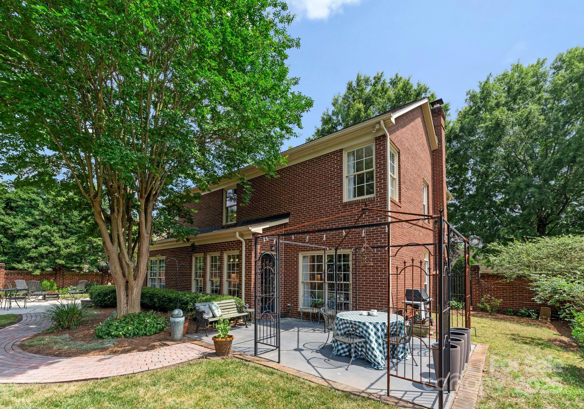 7106 Walton Heath Lane