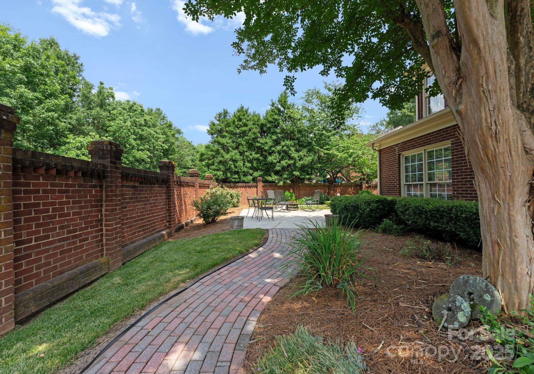 7106 Walton Heath Lane