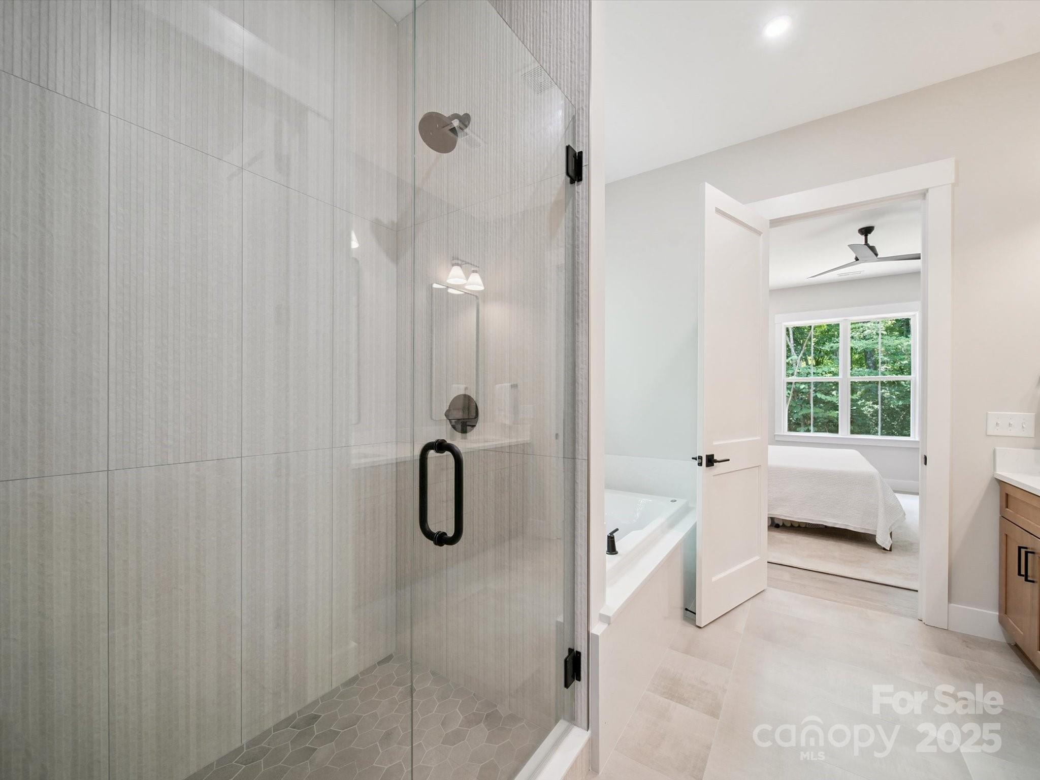 2108 Lakeview Circle