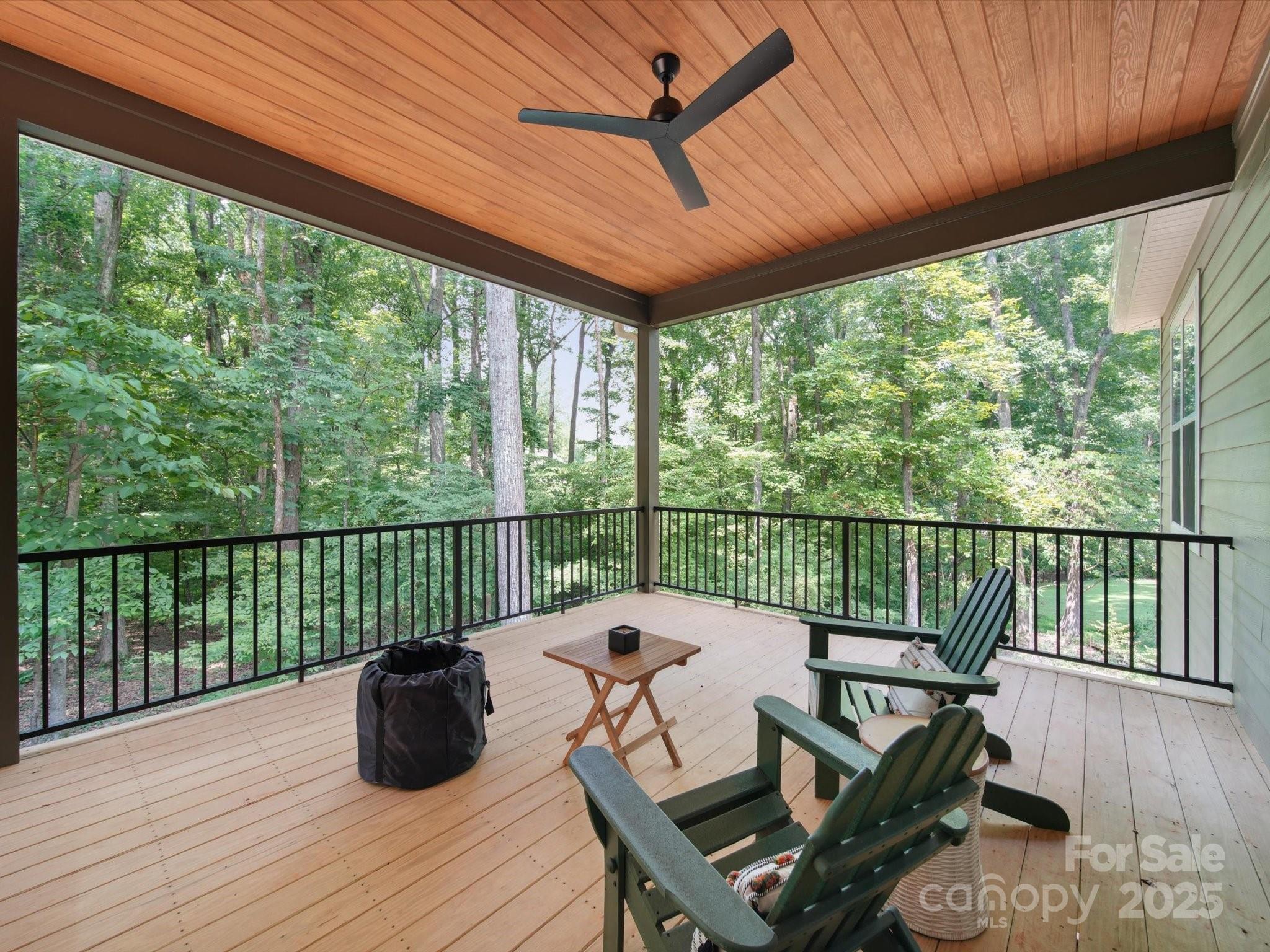 2108 Lakeview Circle