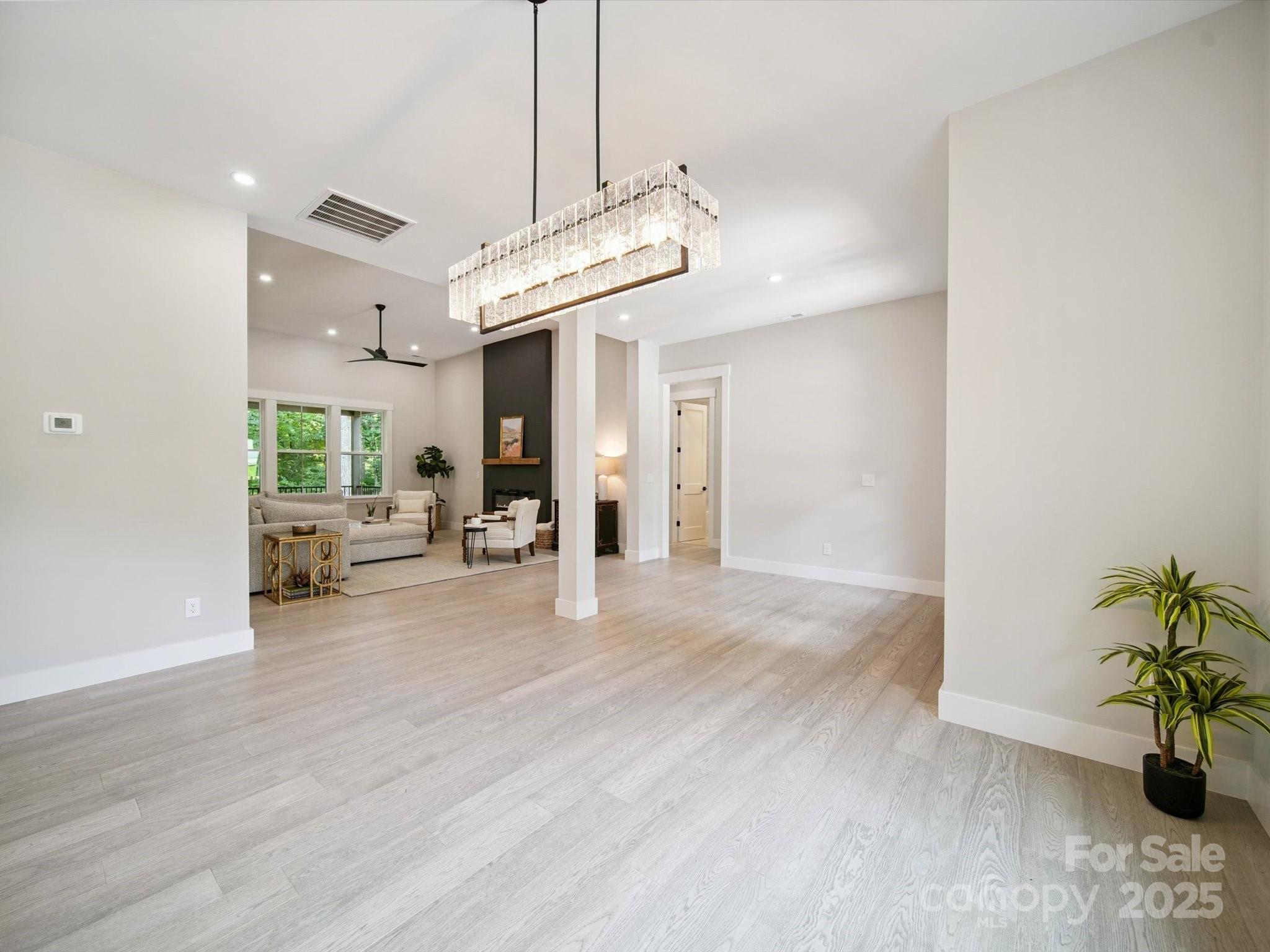 2108 Lakeview Circle