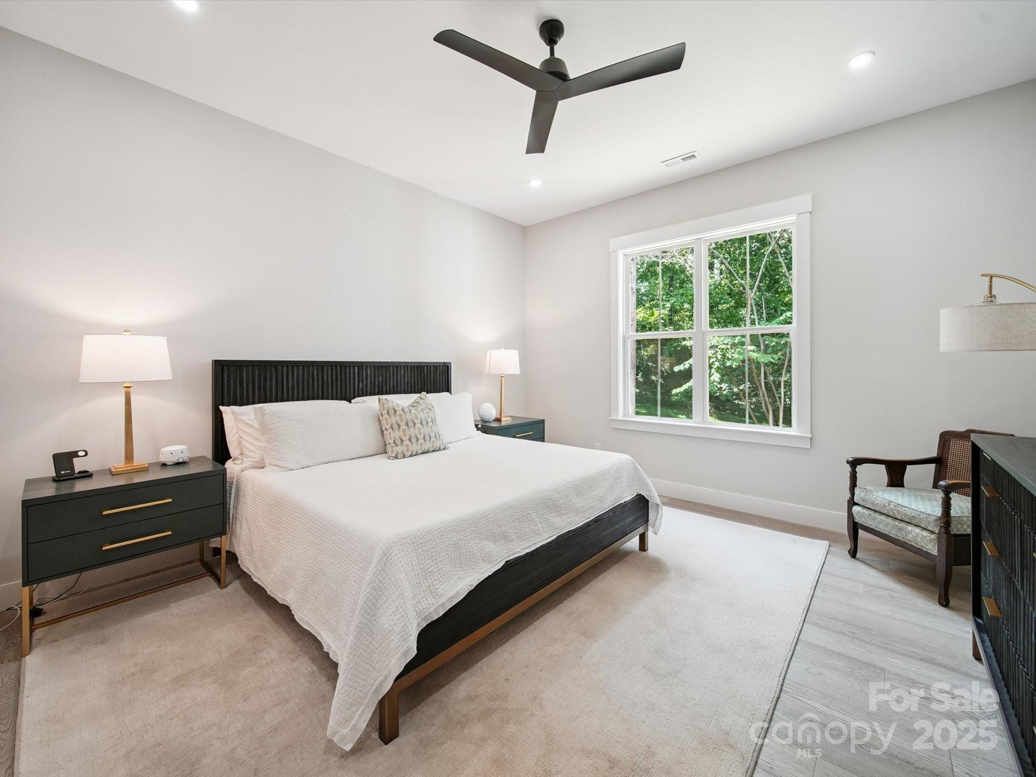 2108 Lakeview Circle