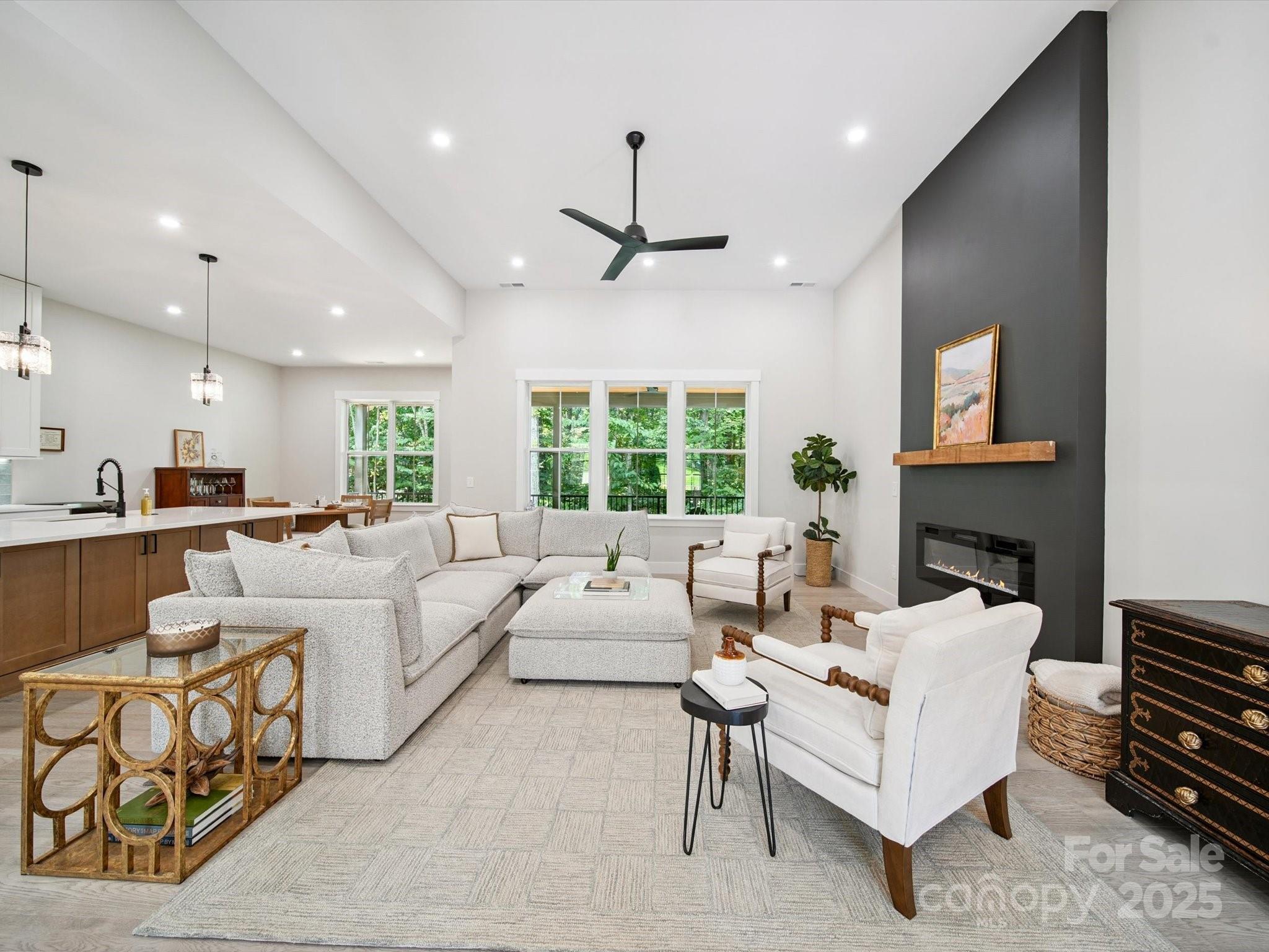 2108 Lakeview Circle