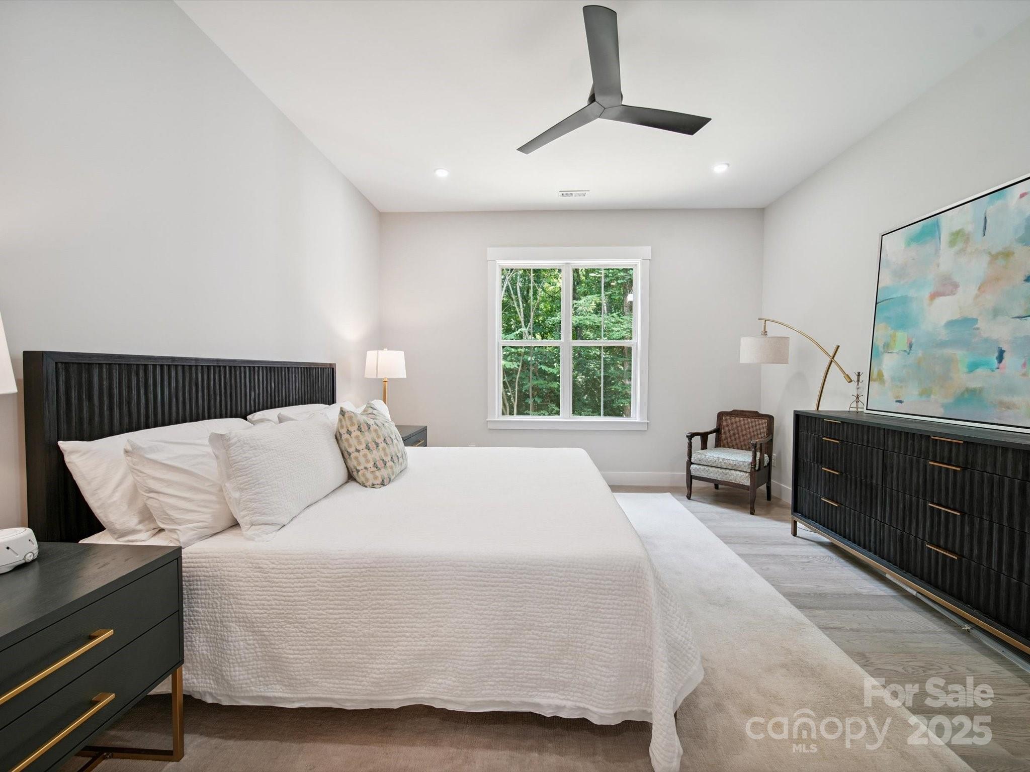2108 Lakeview Circle