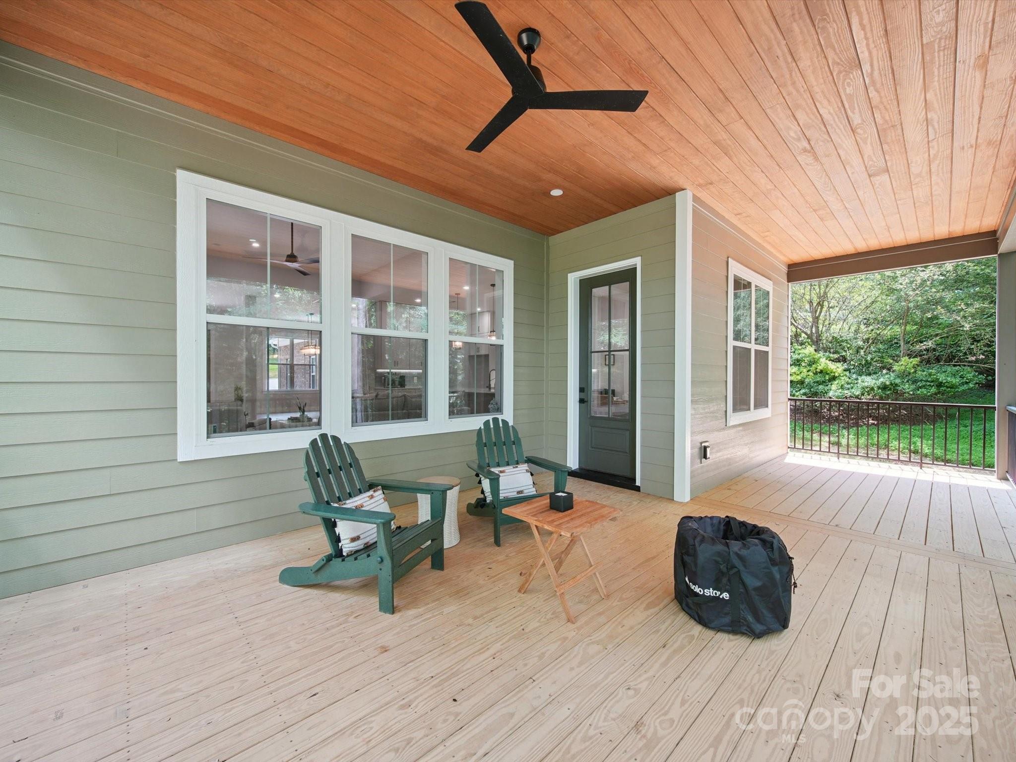 2108 Lakeview Circle