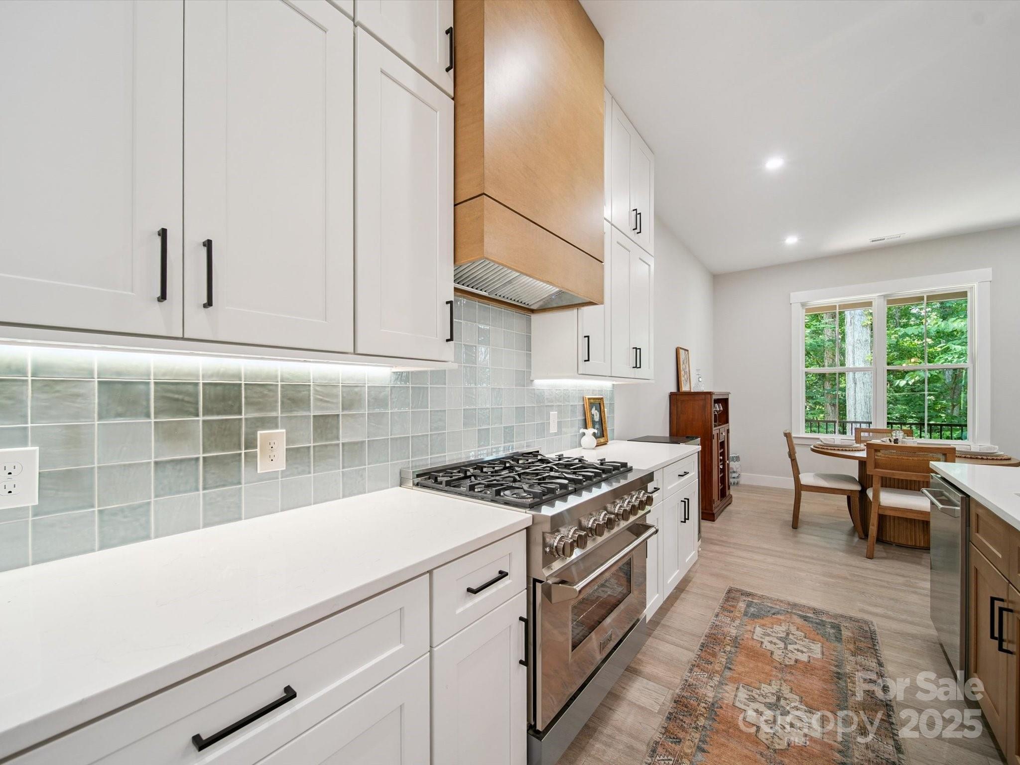 2108 Lakeview Circle