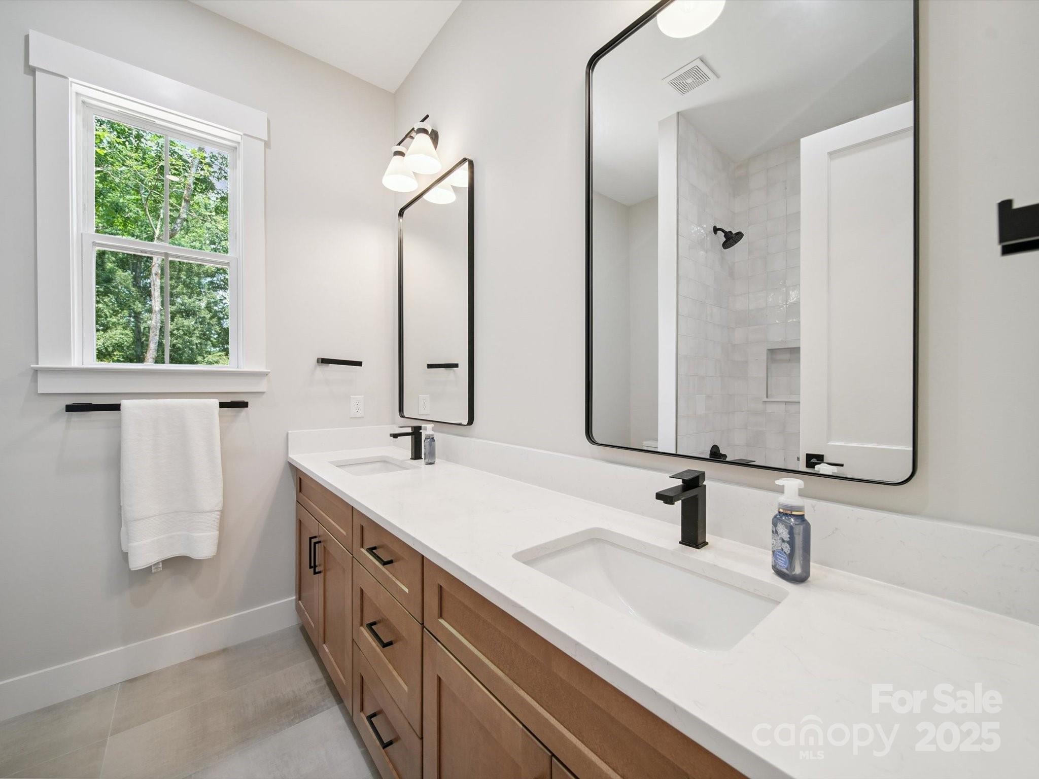 2108 Lakeview Circle