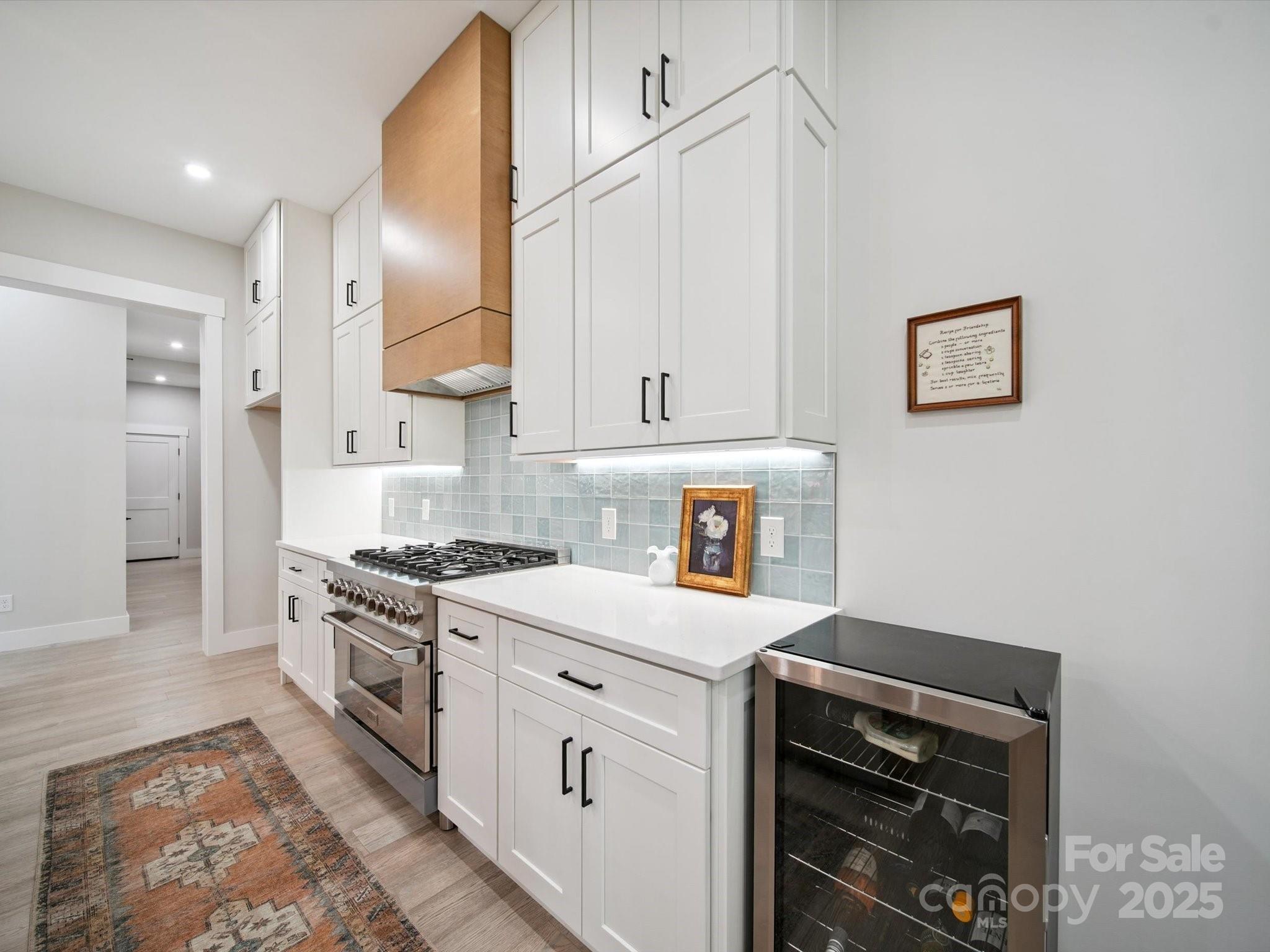 2108 Lakeview Circle