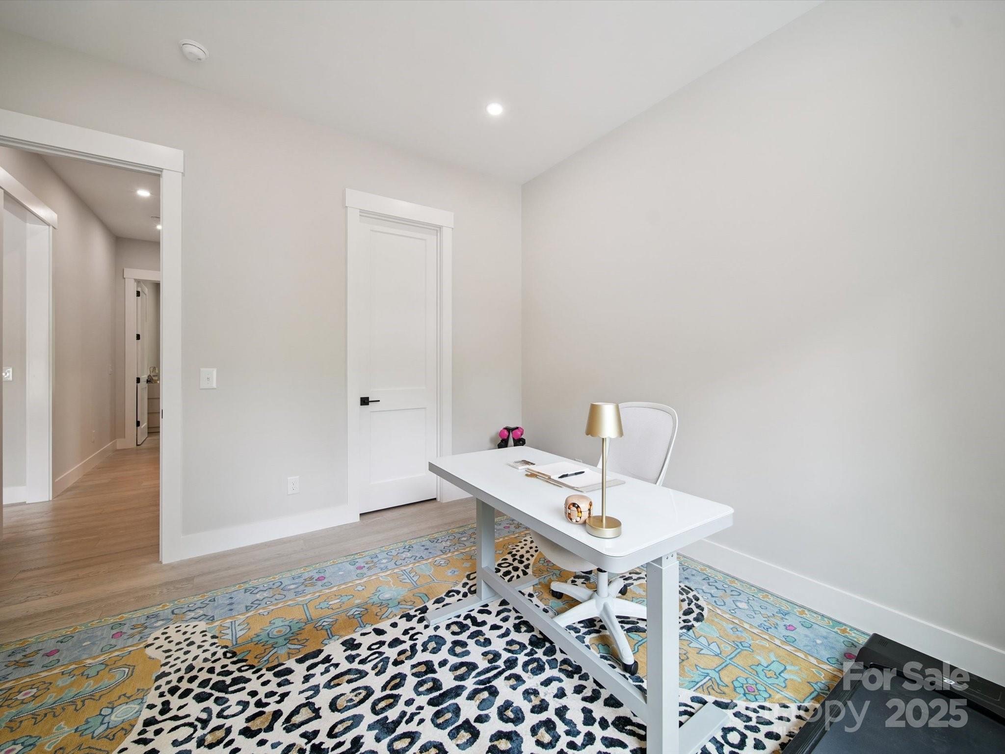 2108 Lakeview Circle