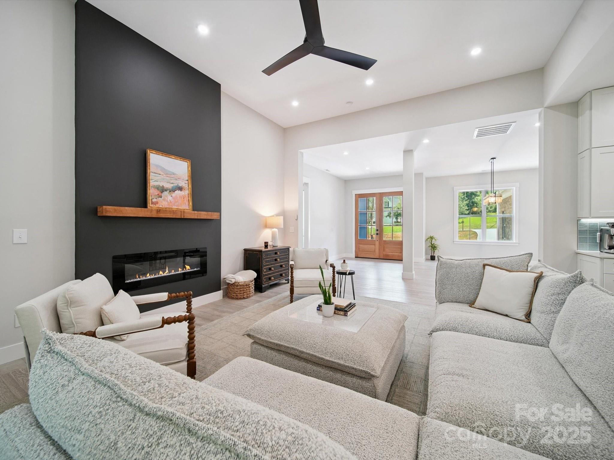2108 Lakeview Circle