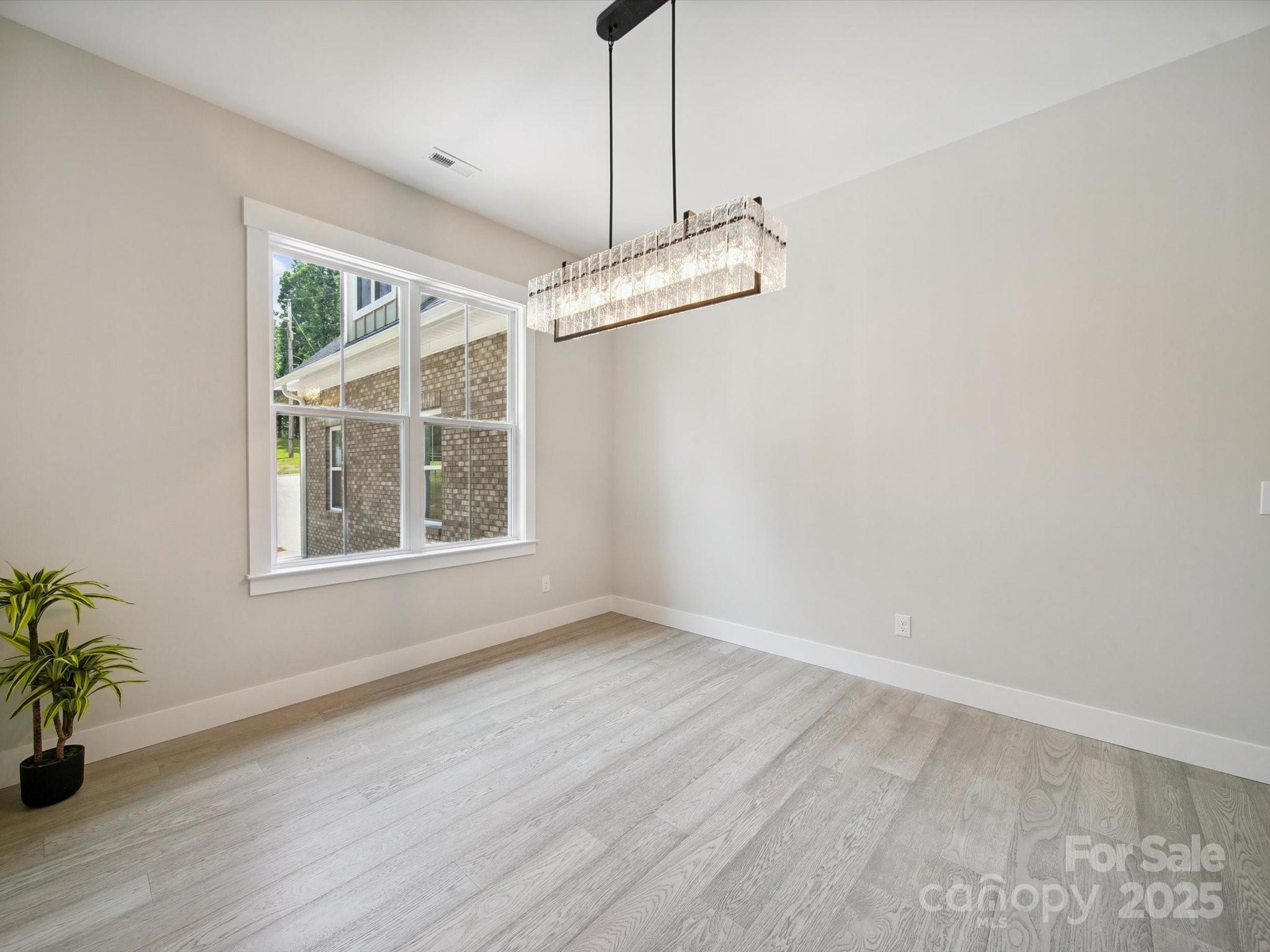 2108 Lakeview Circle