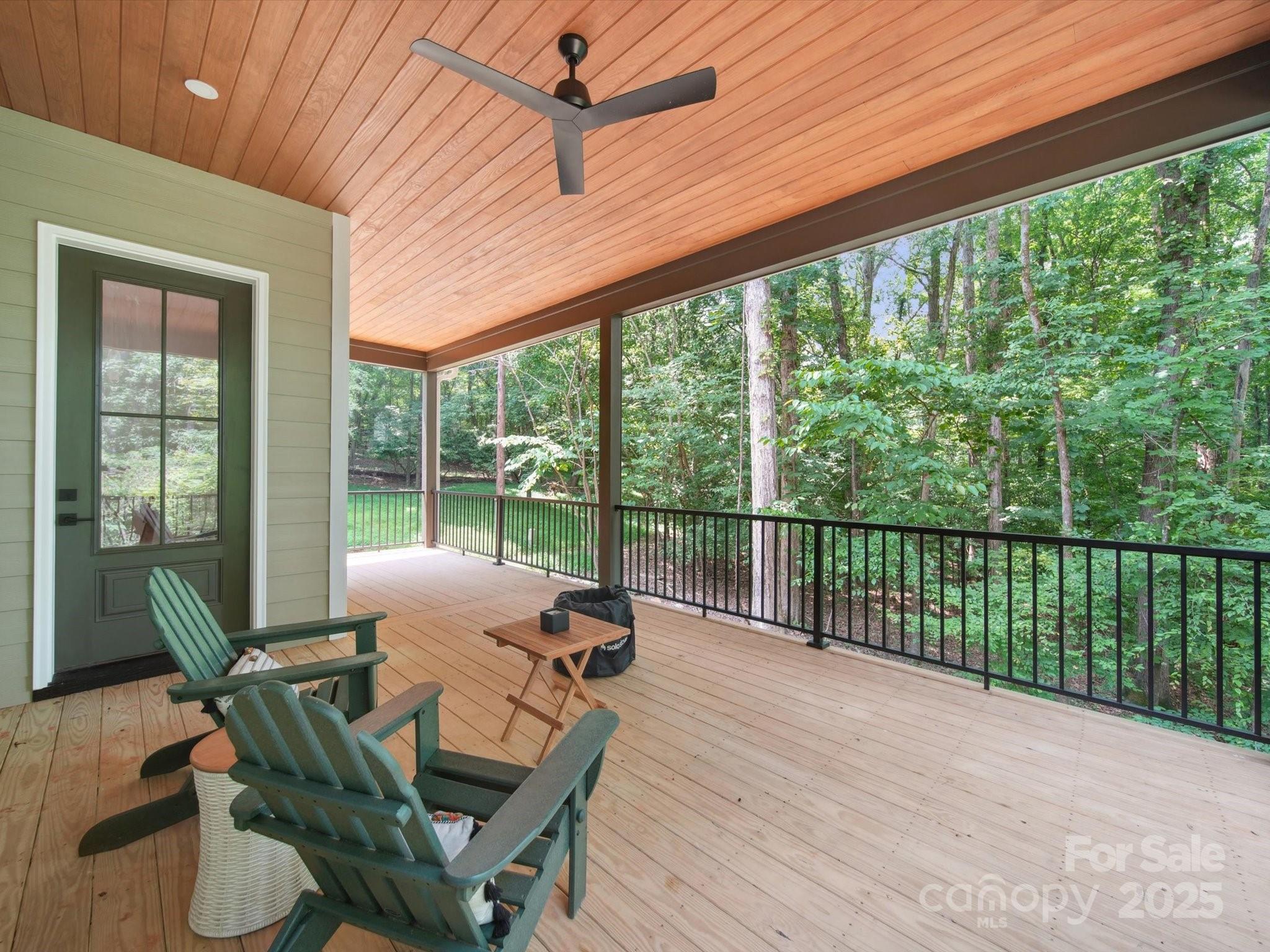 2108 Lakeview Circle