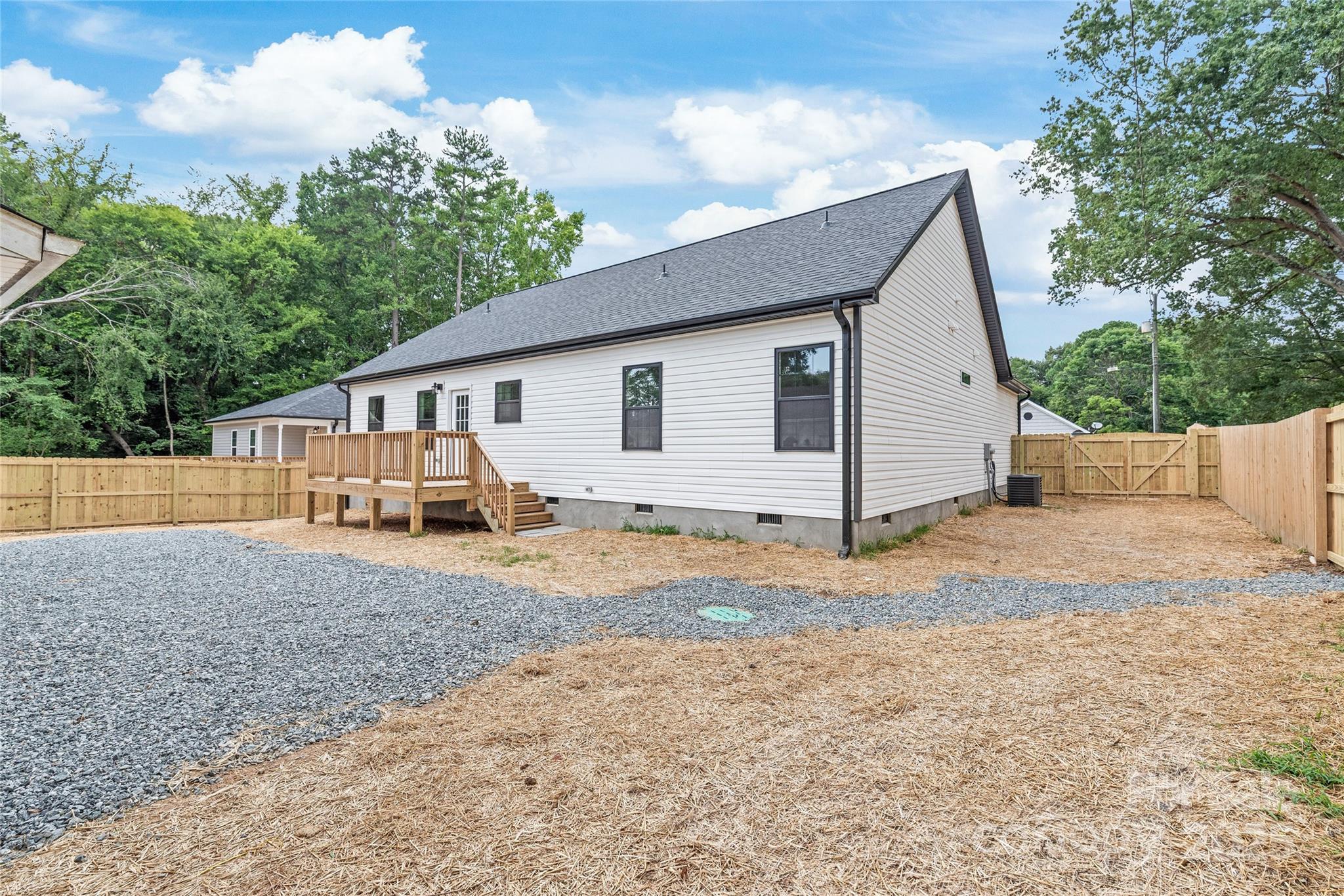 19 Lakewood Court NW