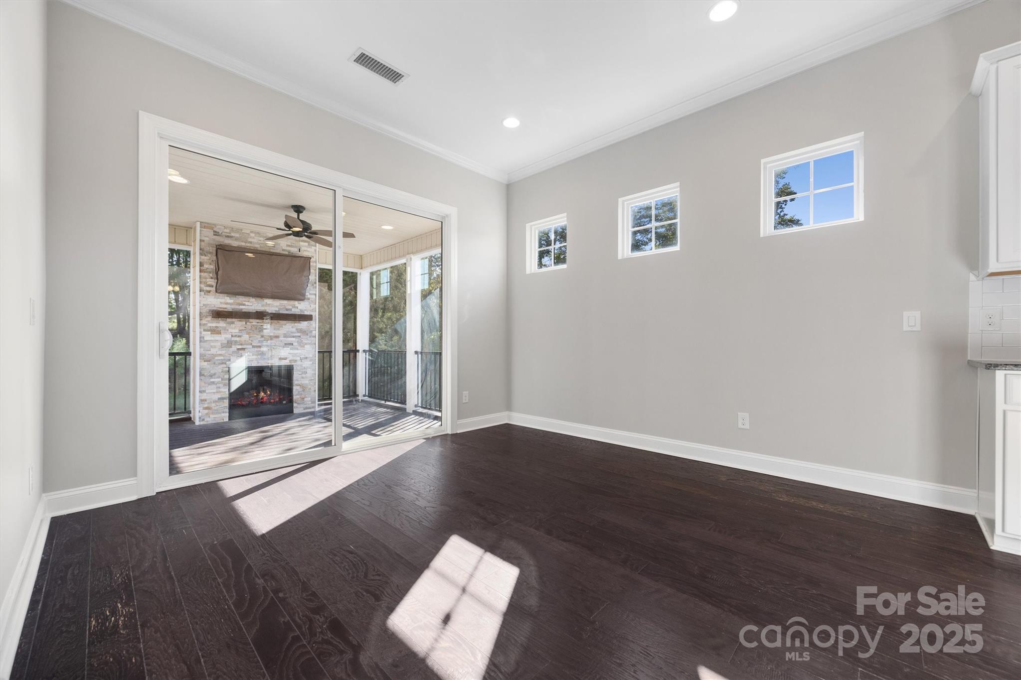 273 Monteray Oaks Circle