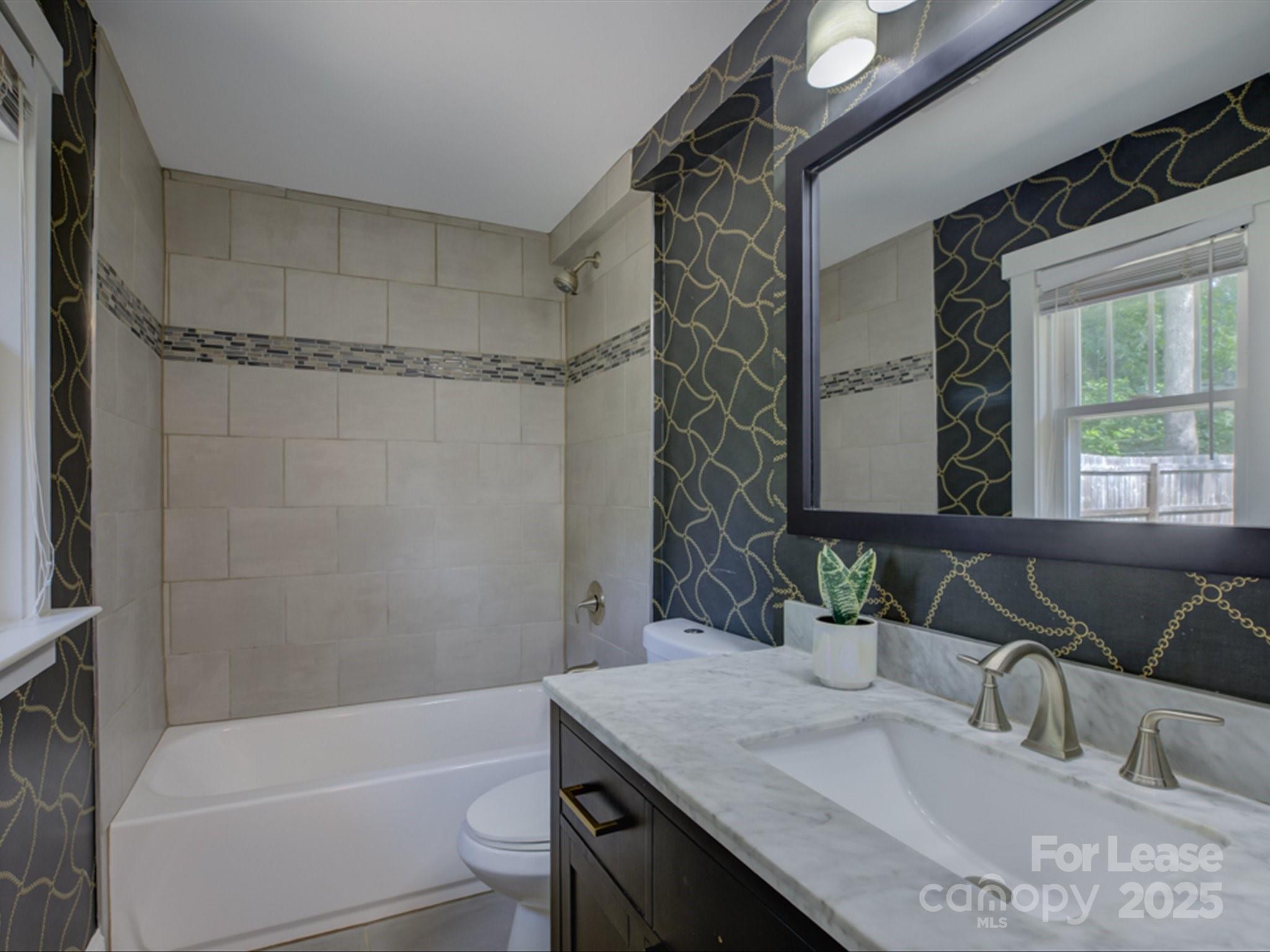 1324 E 35th Street