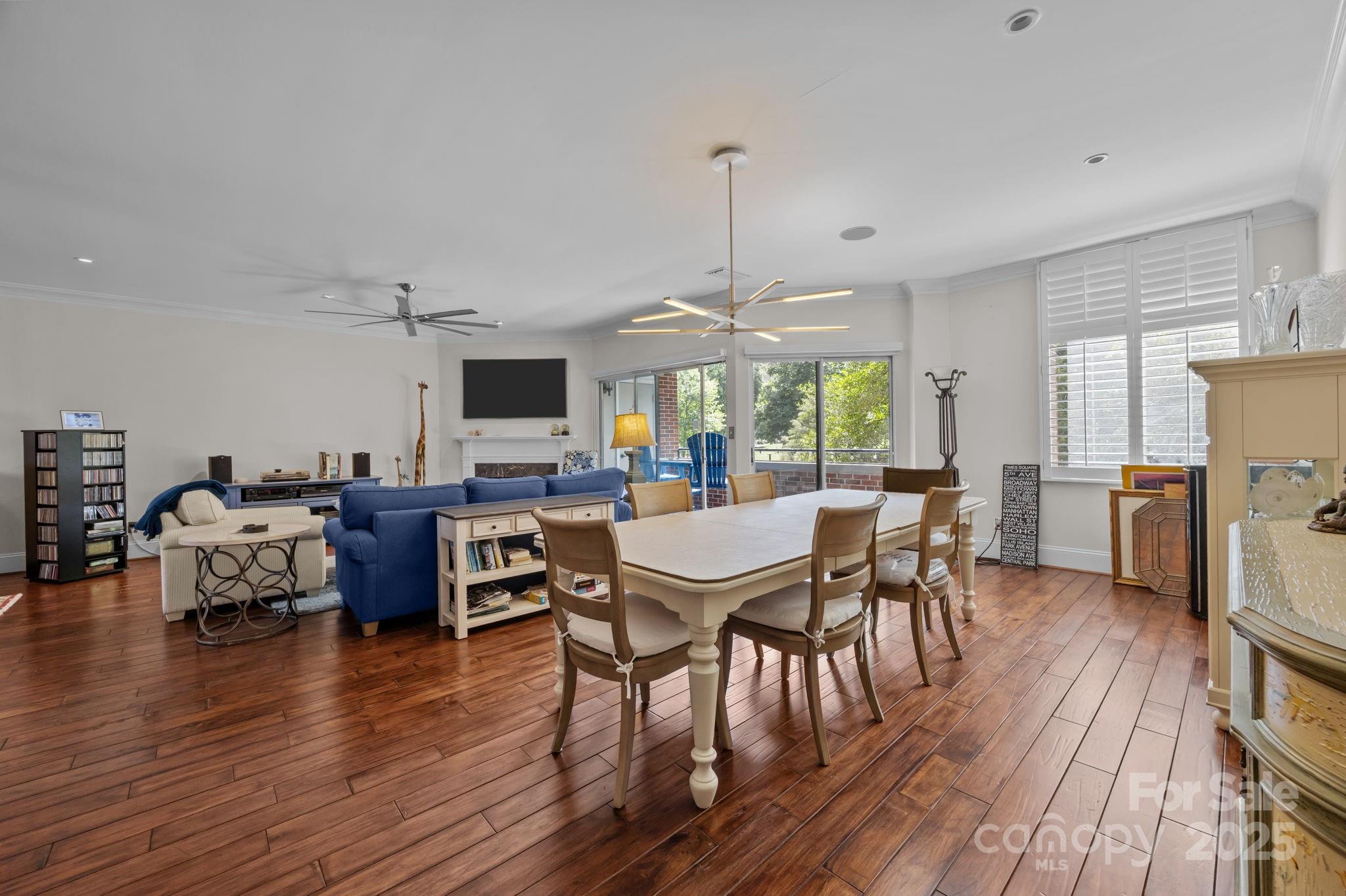 224 N Poplar Street Unit: 9