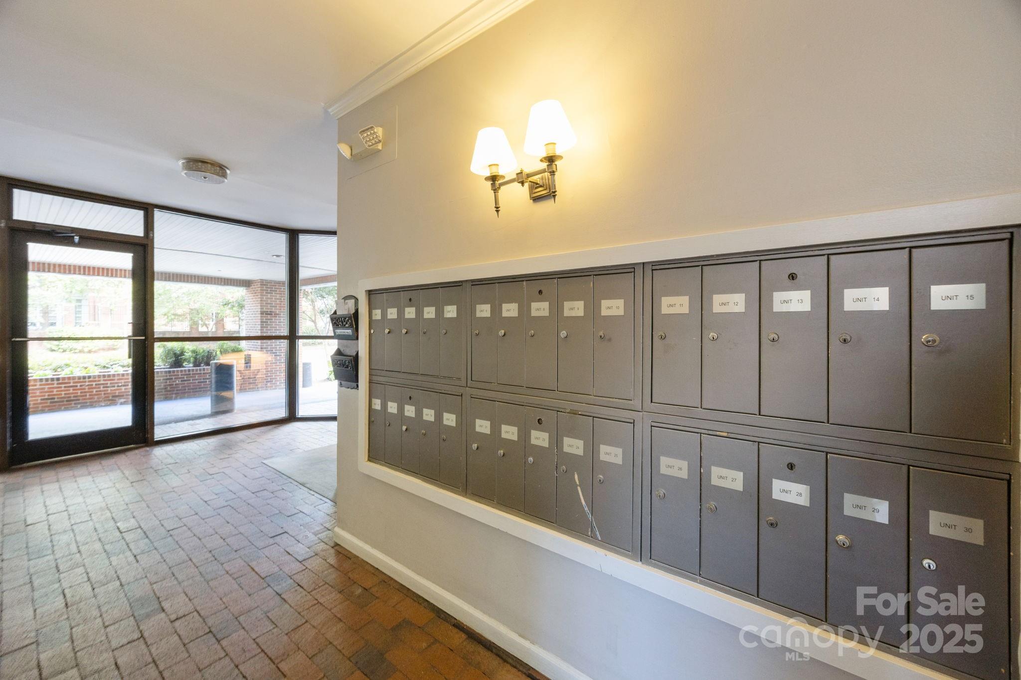 224 N Poplar Street Unit: 9