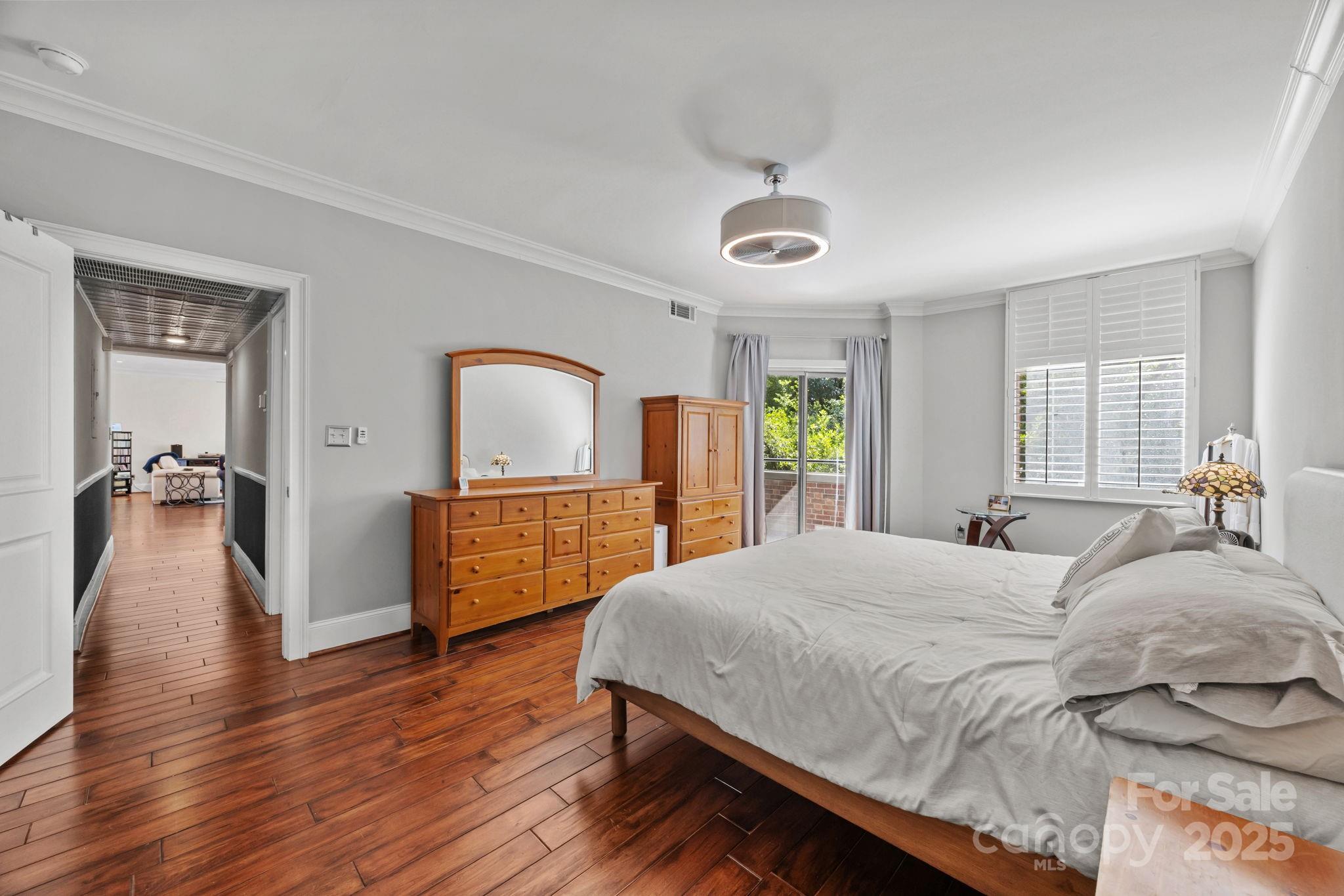 224 N Poplar Street Unit: 9